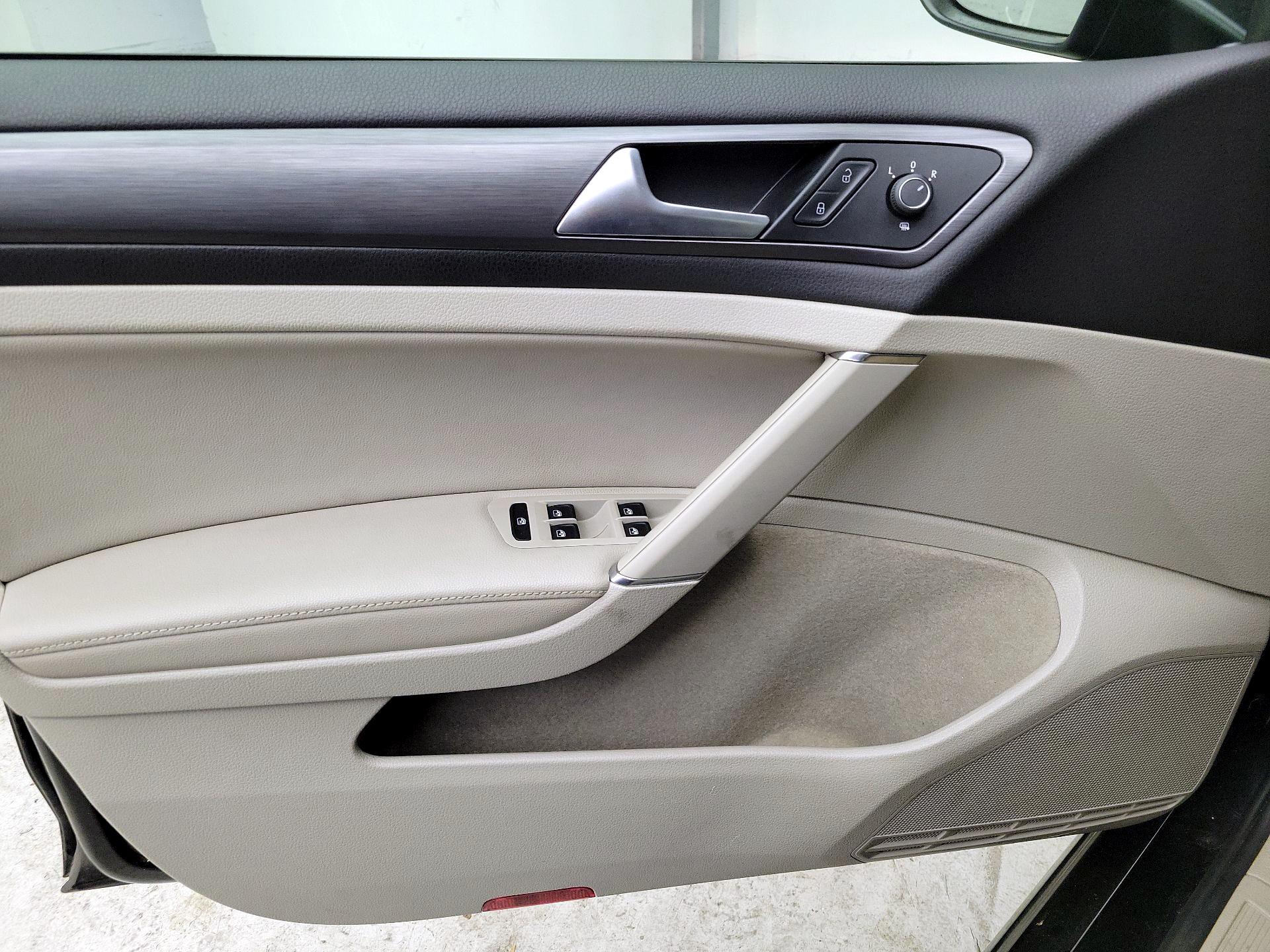 Thumbnail: 2019 Volkswagen Golf - 12