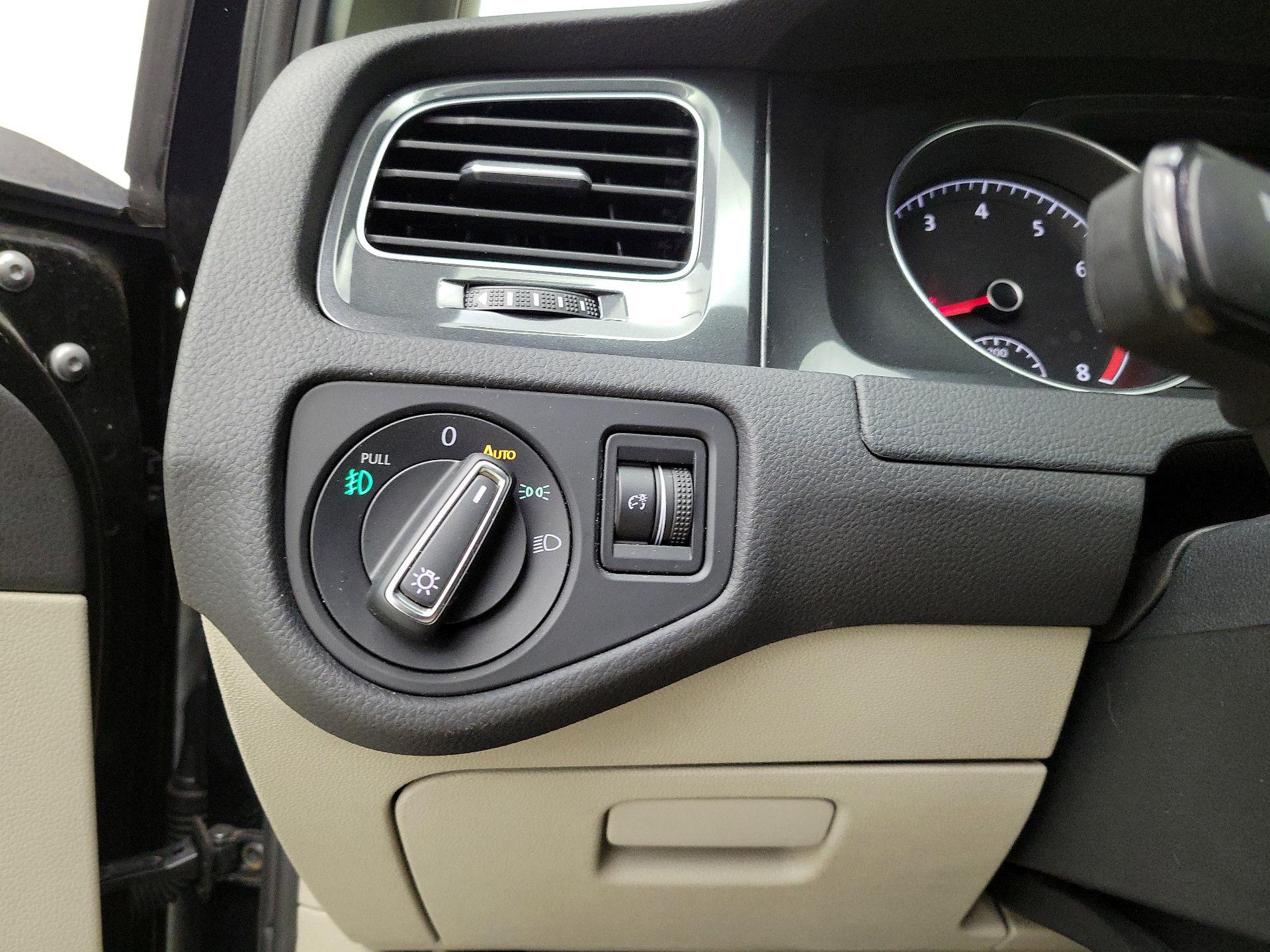 Thumbnail: 2019 Volkswagen Golf - 13