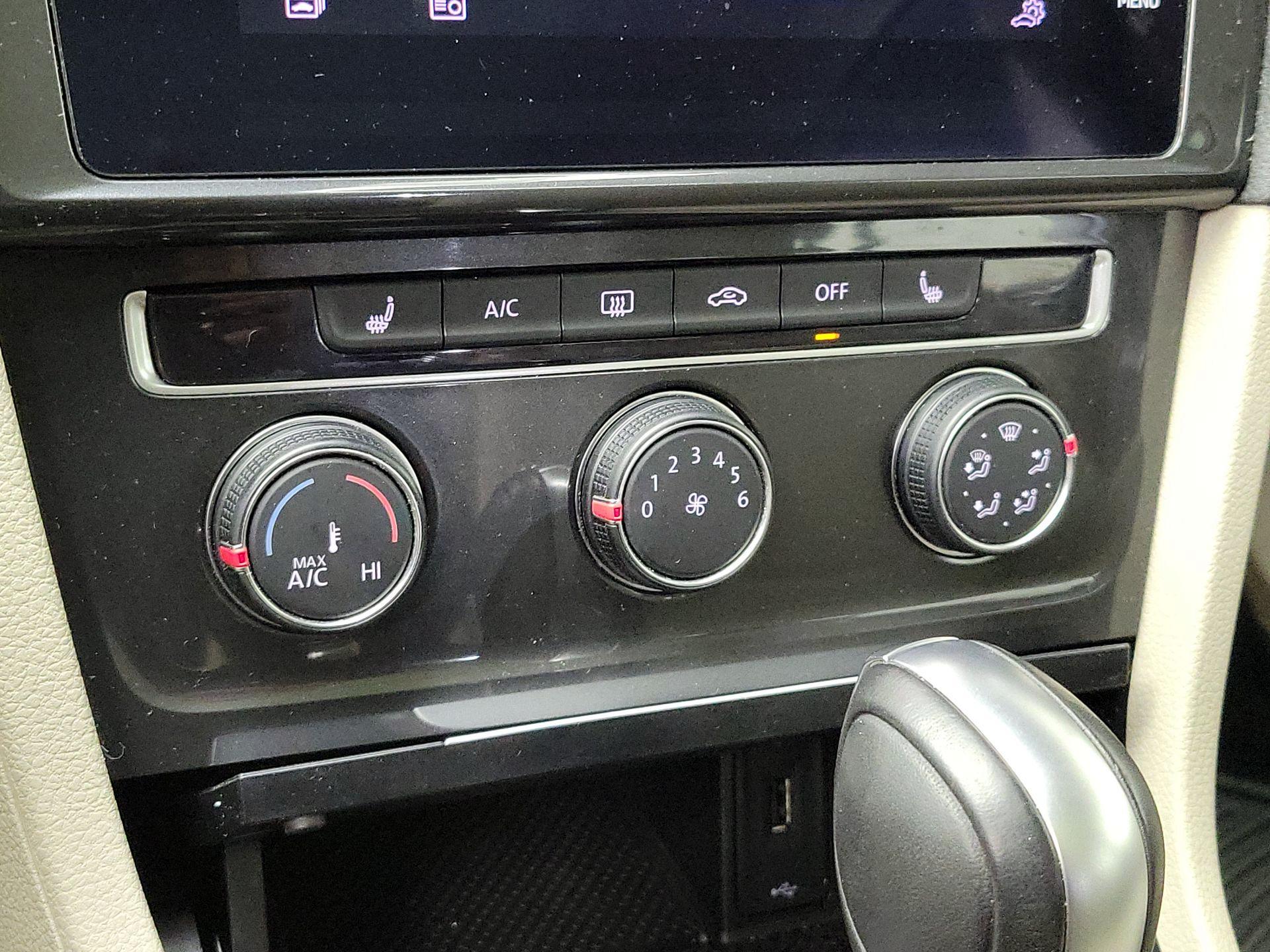 Thumbnail: 2019 Volkswagen Golf - 16