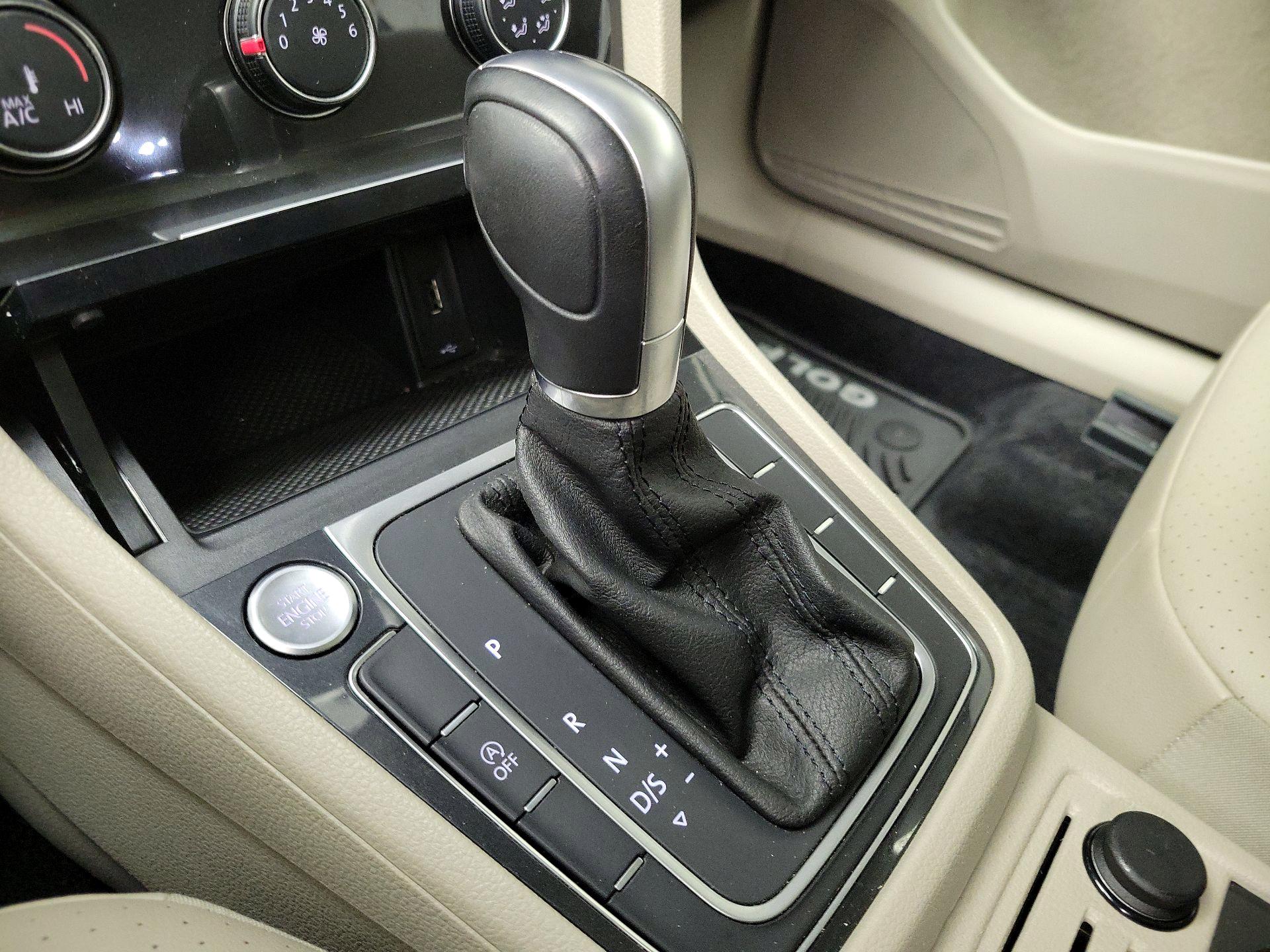 Thumbnail: 2019 Volkswagen Golf - 17