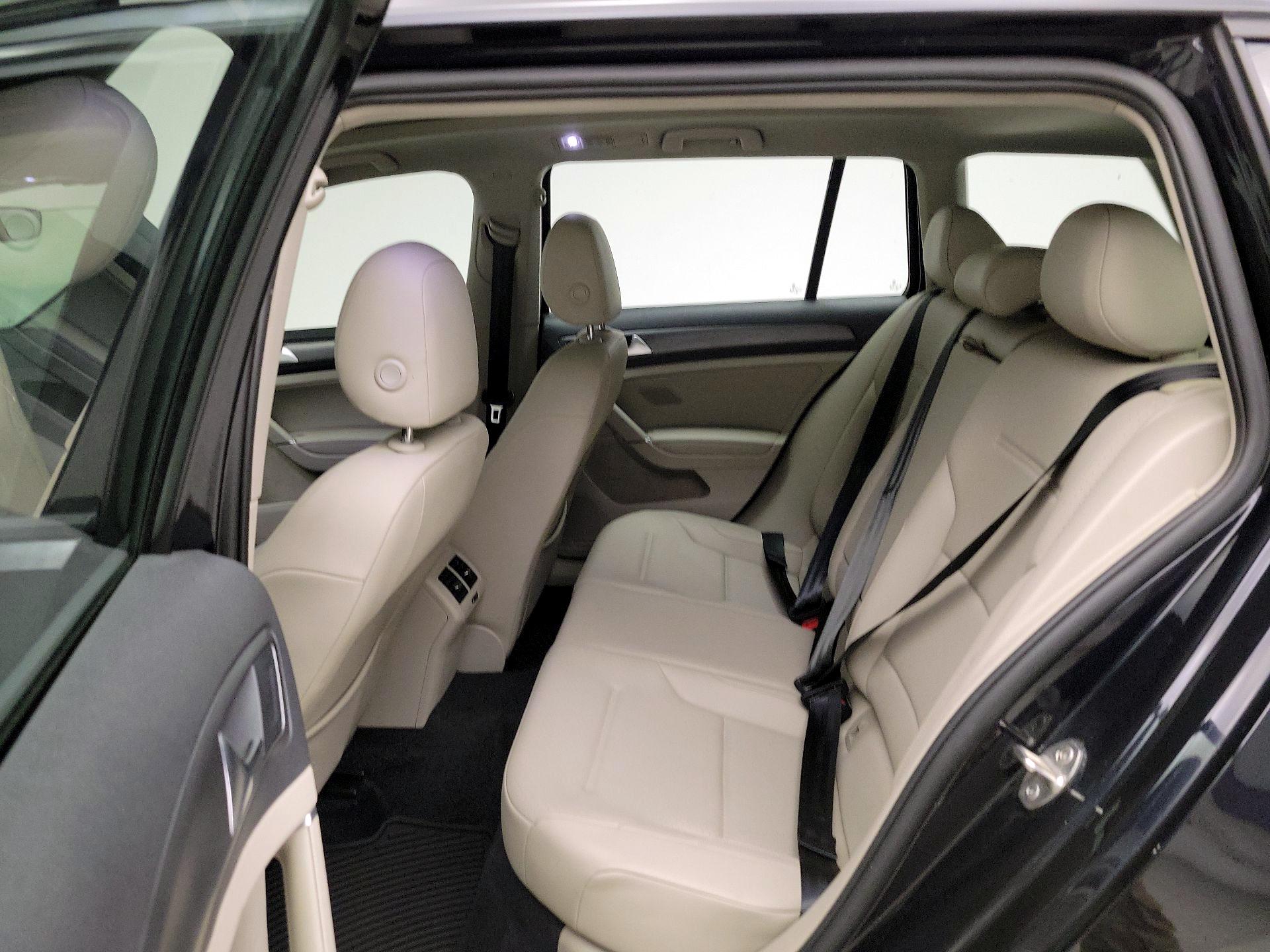 Thumbnail: 2019 Volkswagen Golf - 20