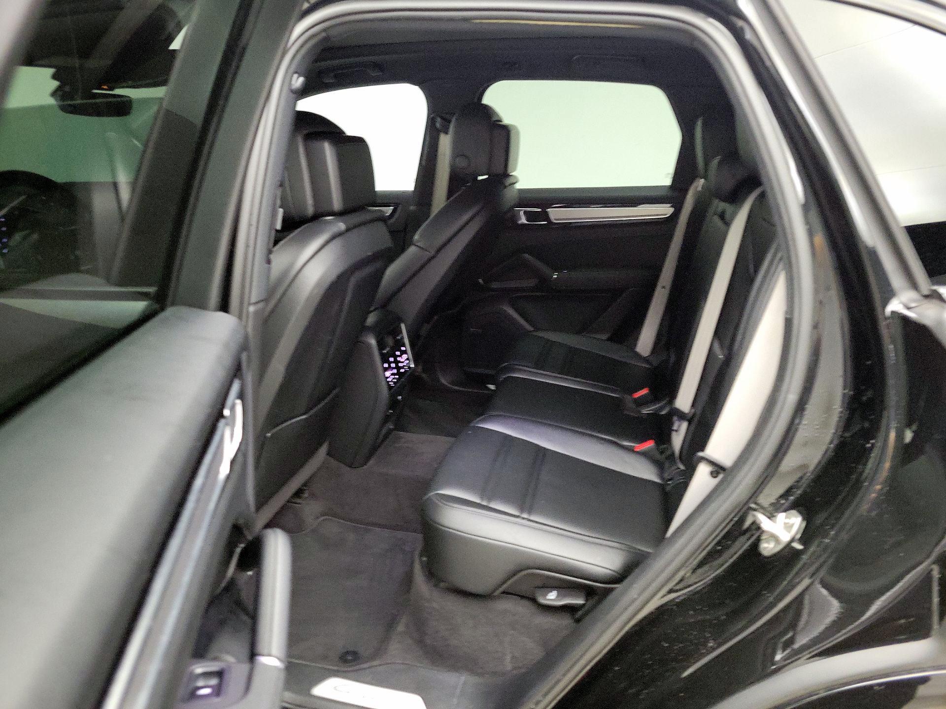 Thumbnail: 2023 Porsche Cayenne - 20