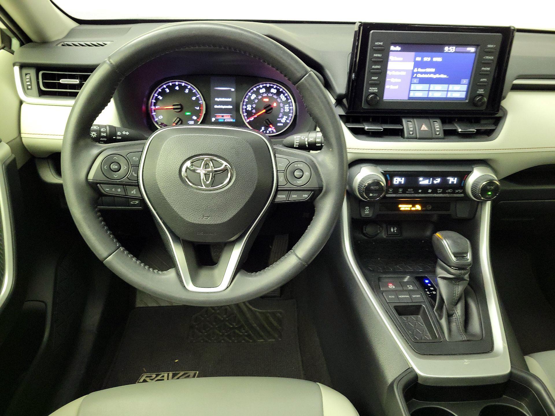 Thumbnail: 2019 Toyota RAV4 - 10
