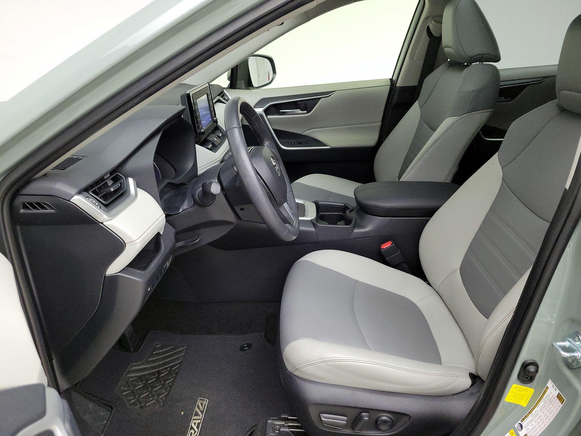 Thumbnail: 2019 Toyota RAV4 - 11