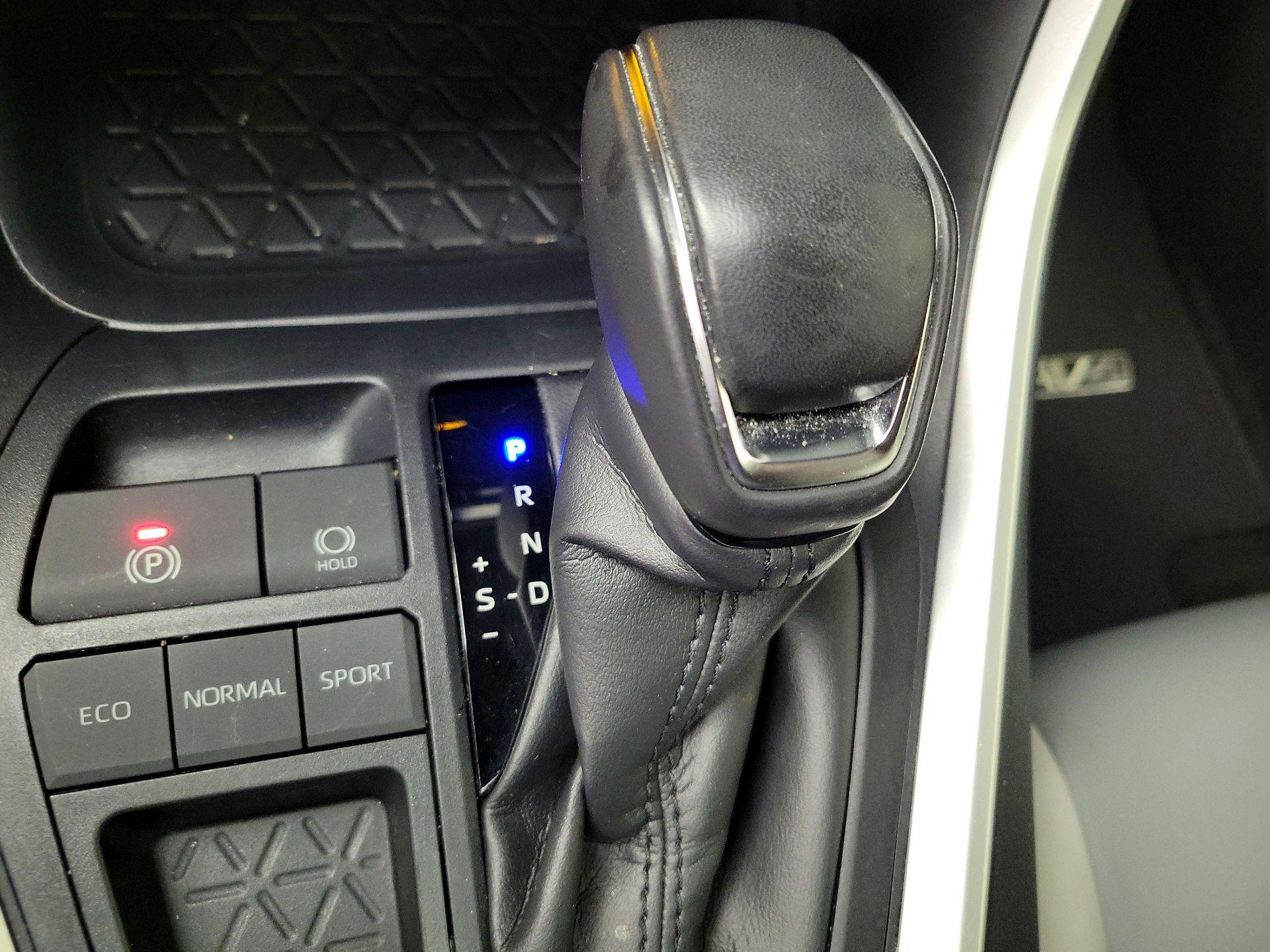 Thumbnail: 2019 Toyota RAV4 - 17