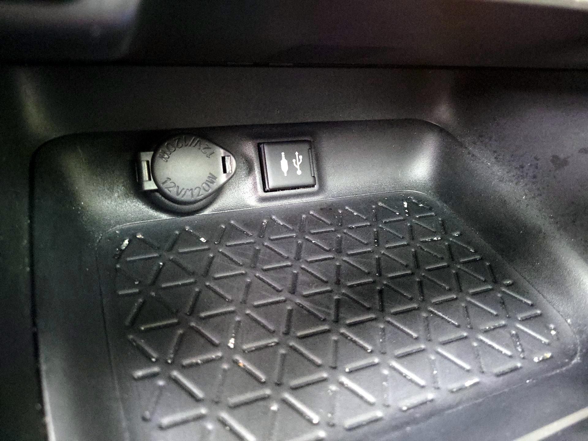 Thumbnail: 2019 Toyota RAV4 - 18