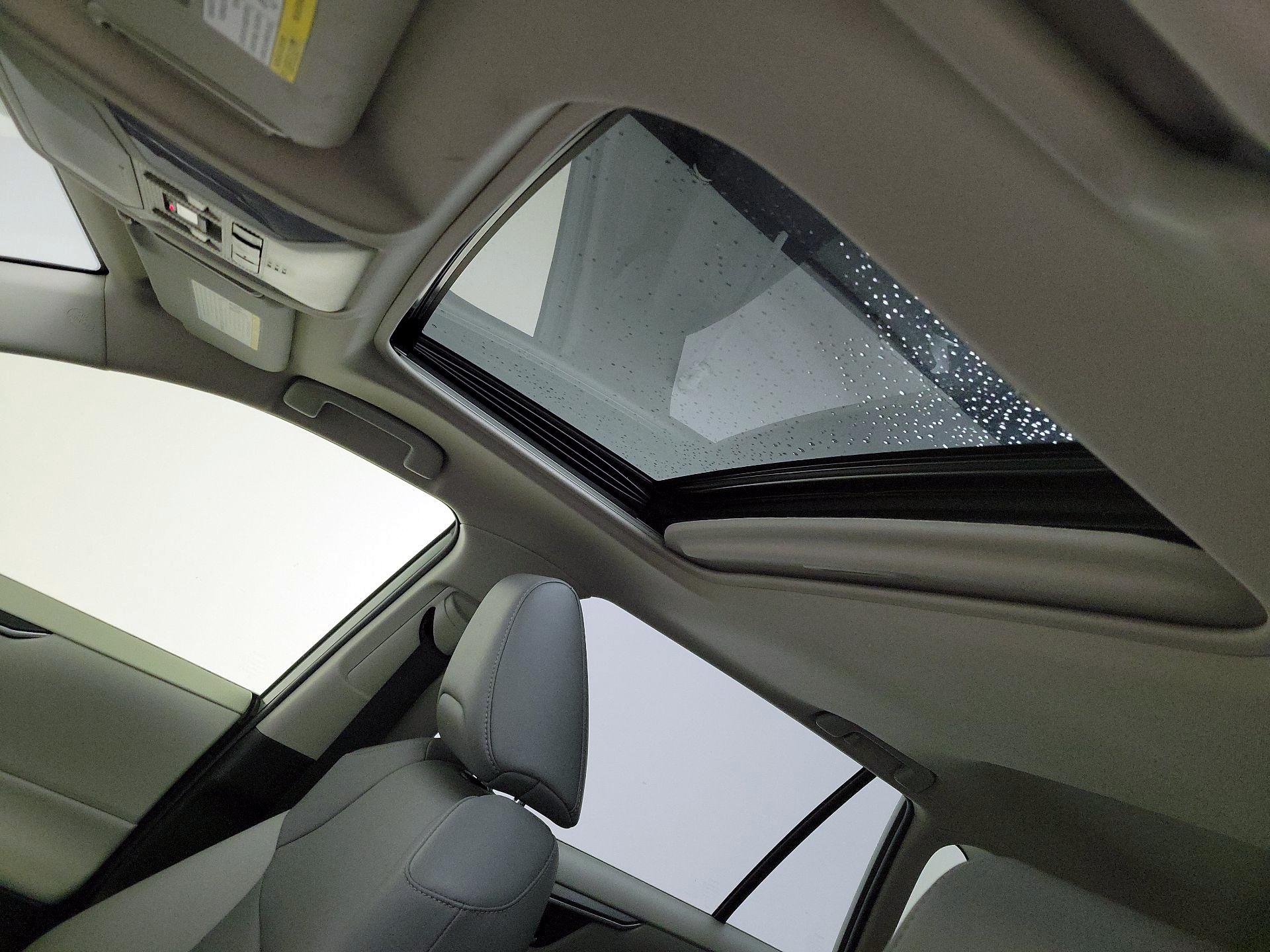 Thumbnail: 2019 Toyota RAV4 - 19