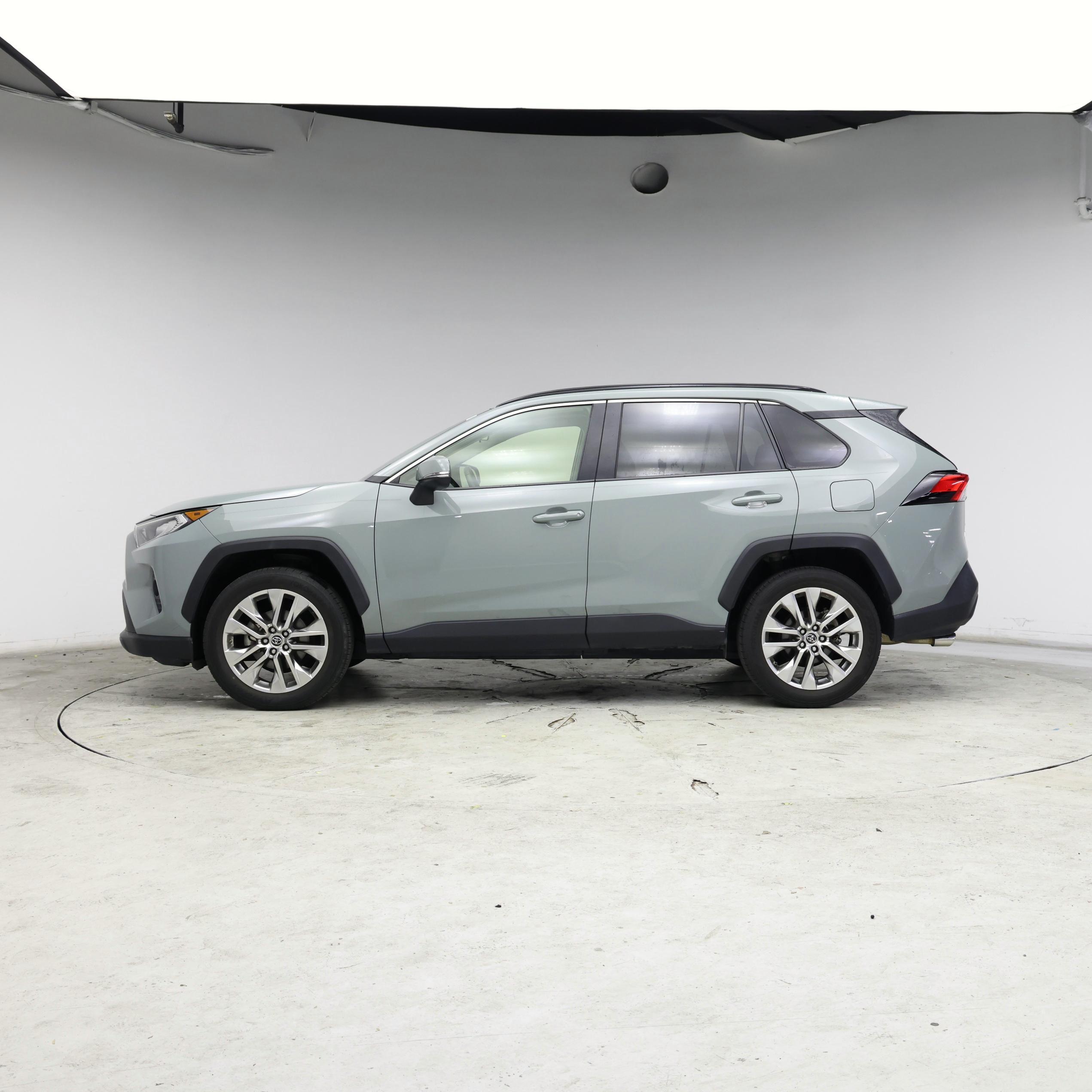 Thumbnail: 2019 Toyota RAV4 - 3