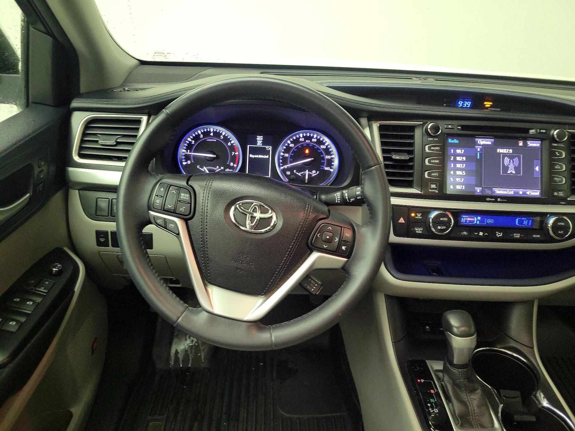Thumbnail: 2015 Toyota Highlander - 10