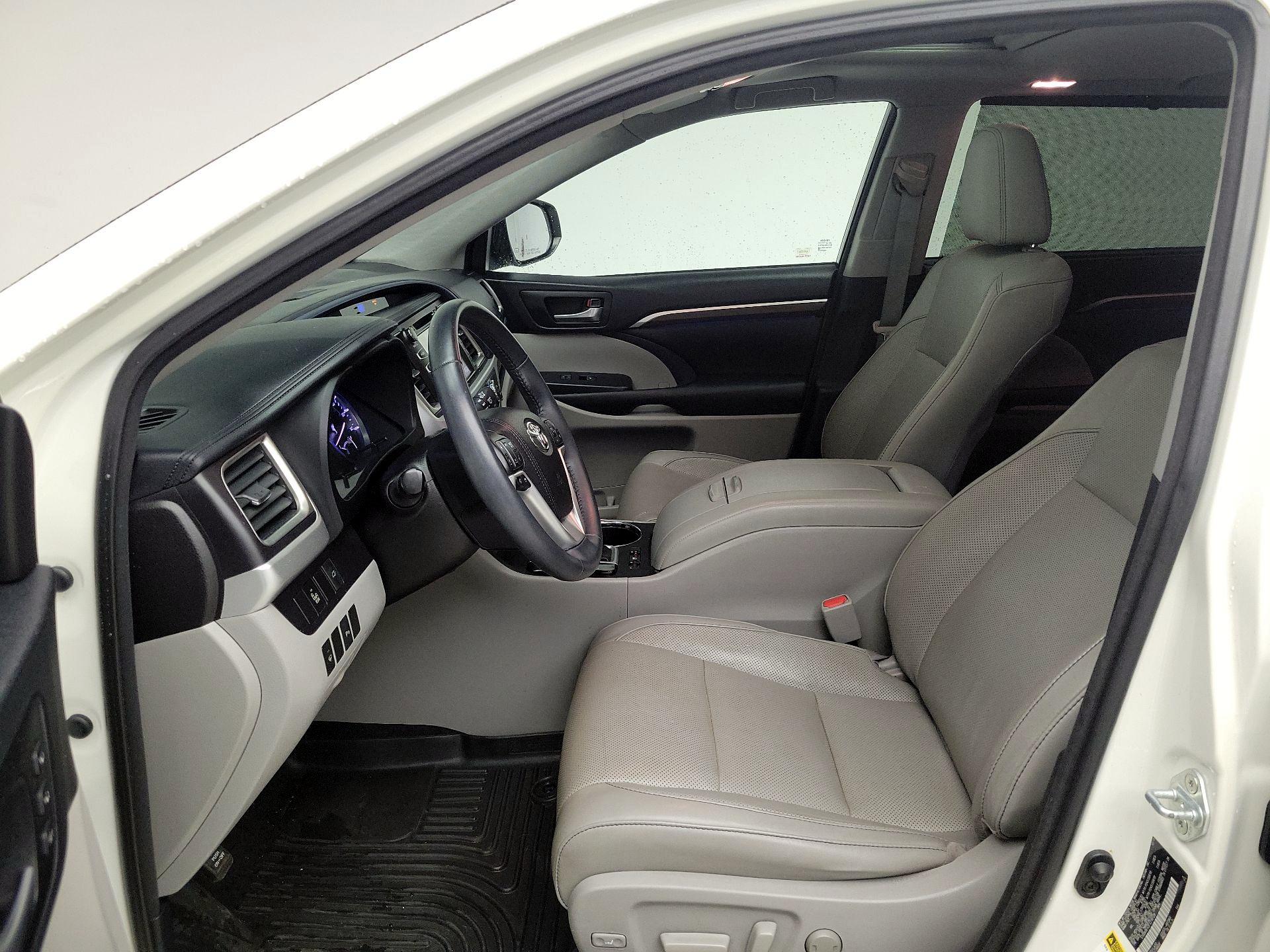 Thumbnail: 2015 Toyota Highlander - 11