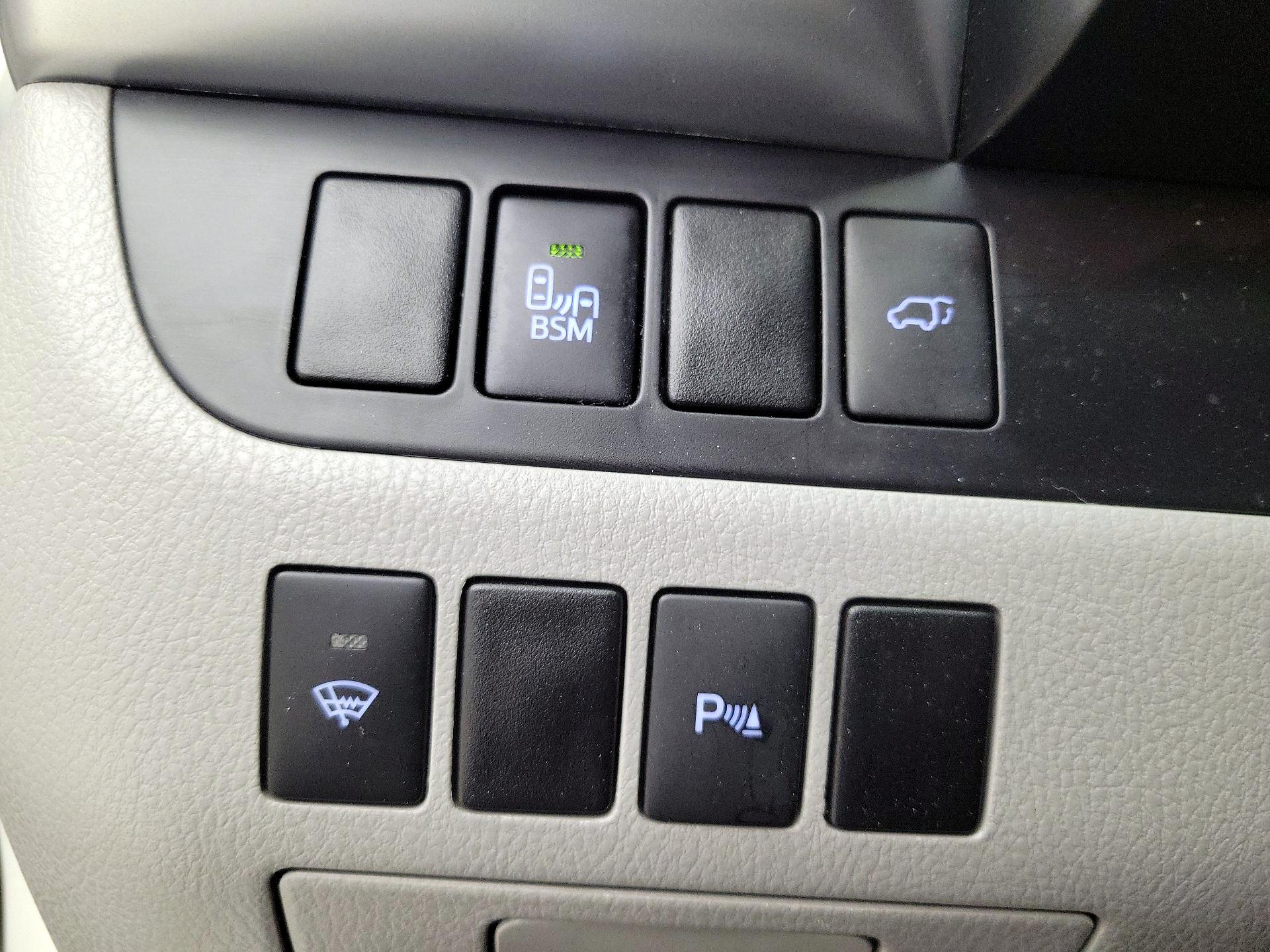 Thumbnail: 2015 Toyota Highlander - 13