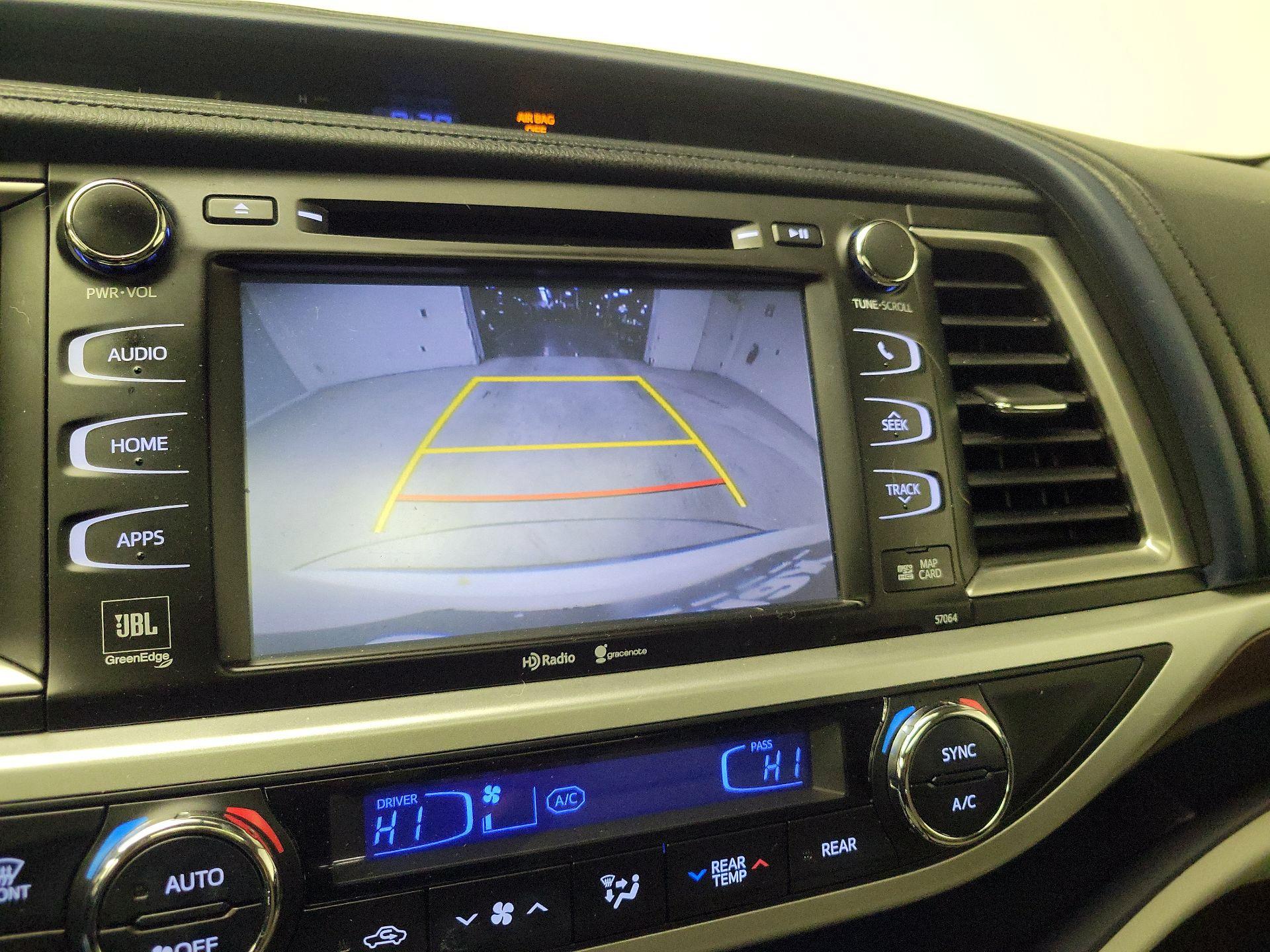 Thumbnail: 2015 Toyota Highlander - 14