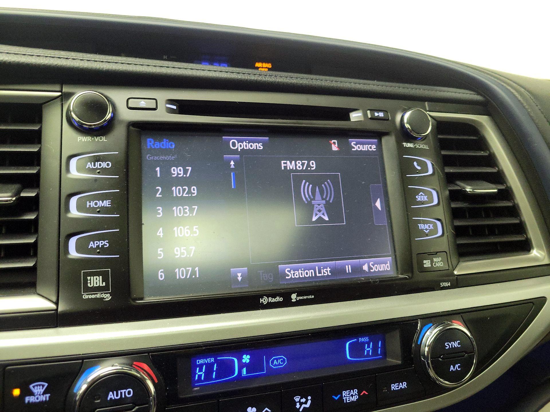 Thumbnail: 2015 Toyota Highlander - 15