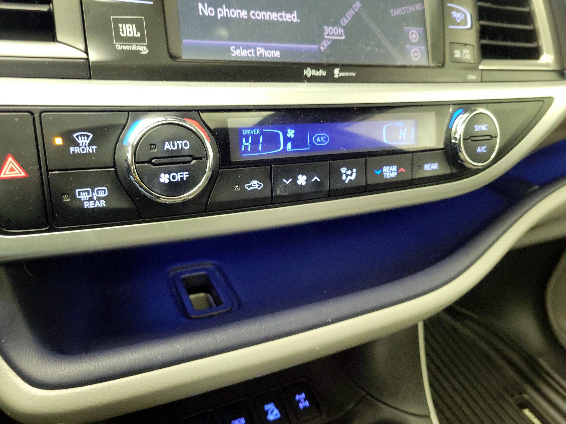 Thumbnail: 2015 Toyota Highlander - 16