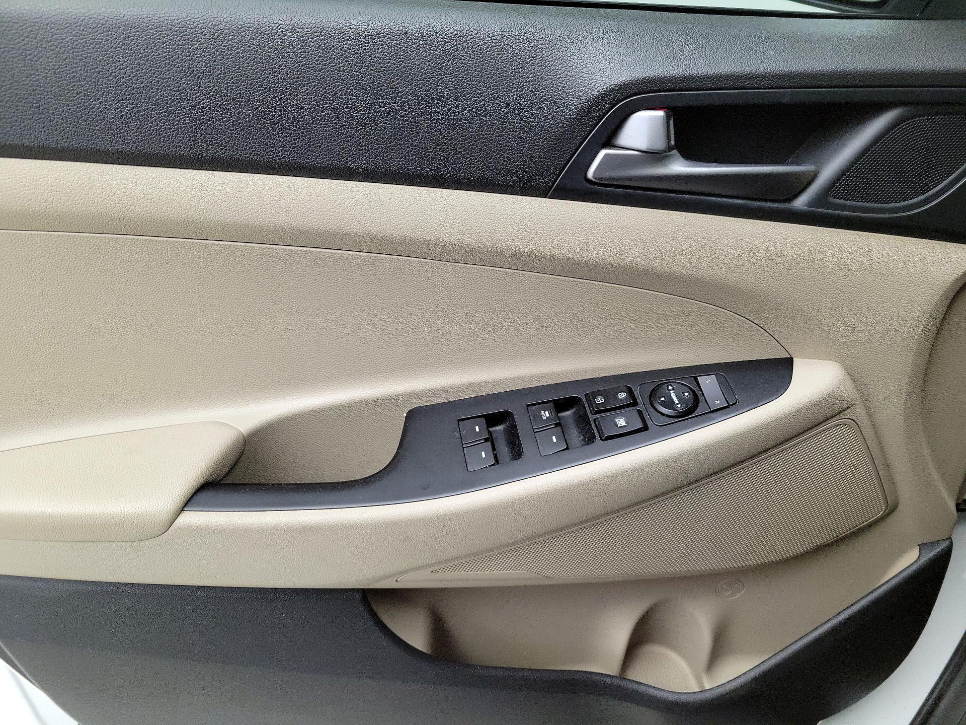 Thumbnail: 2016 Hyundai Tucson - 12