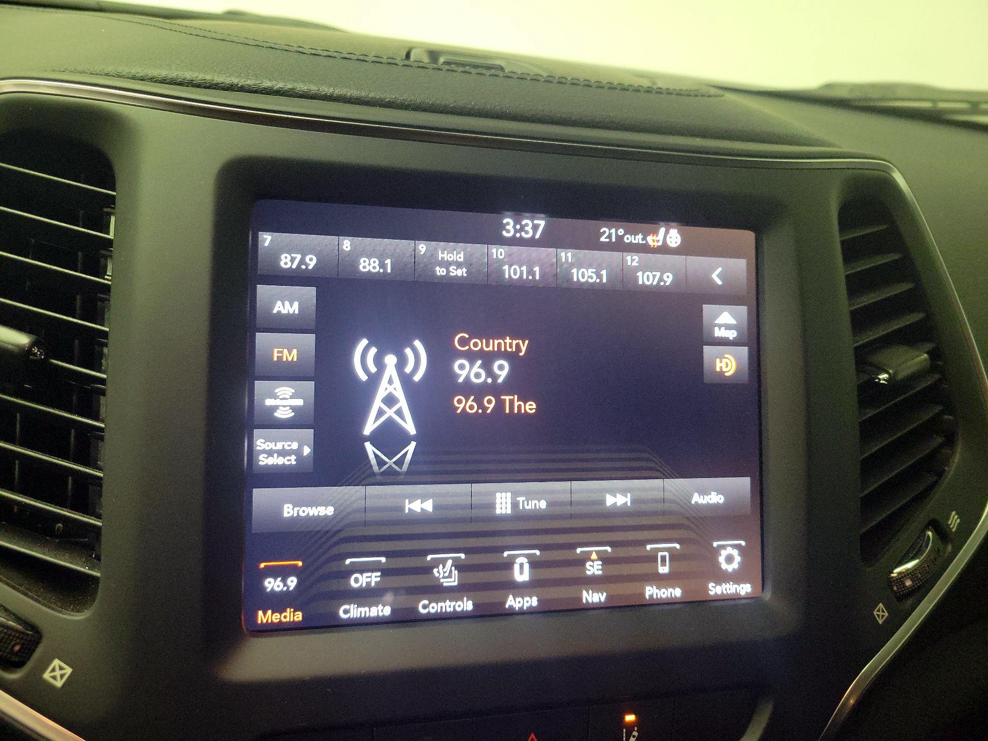 Thumbnail: 2023 Jeep Cherokee - 16