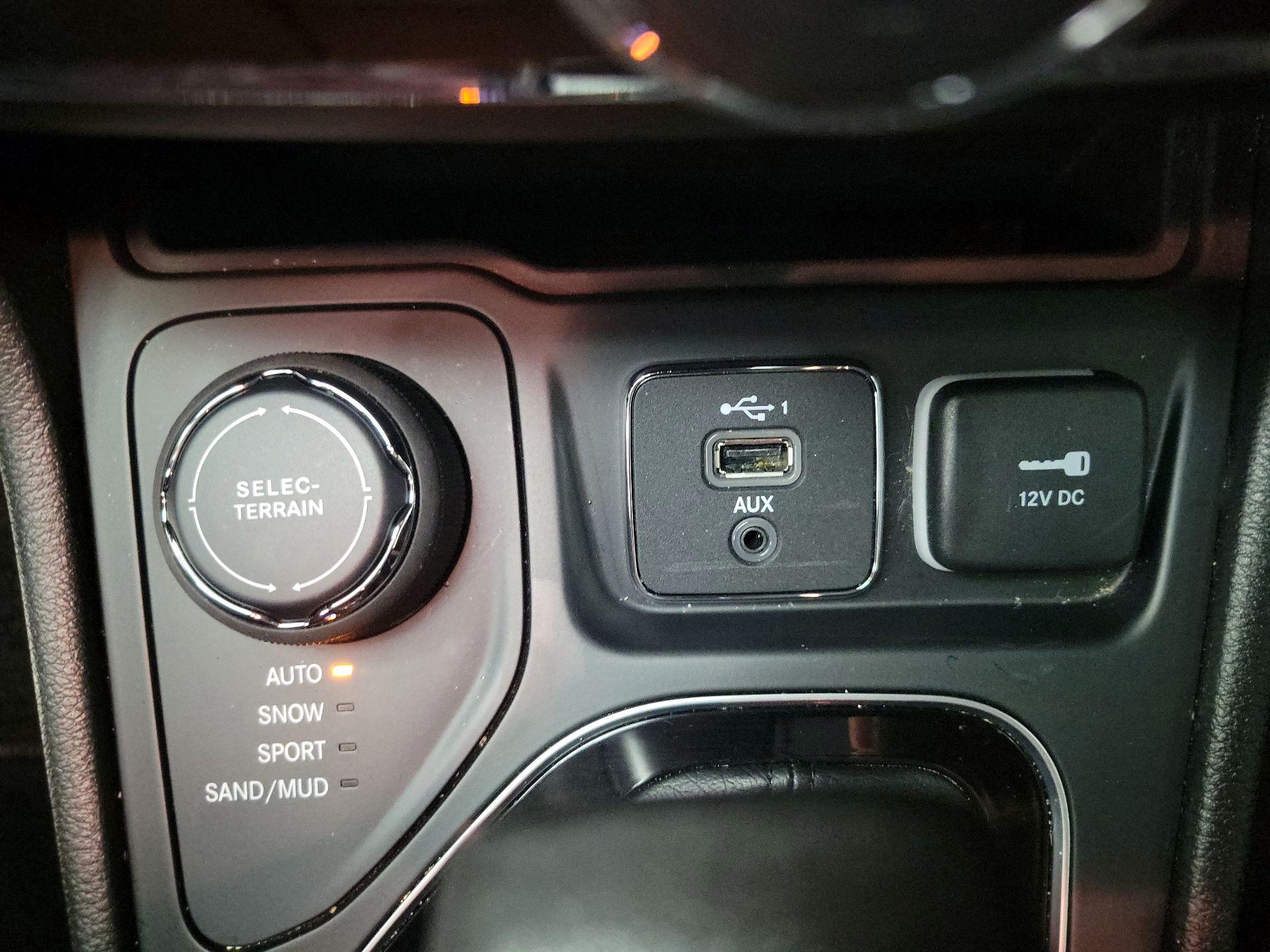 Thumbnail: 2023 Jeep Cherokee - 19