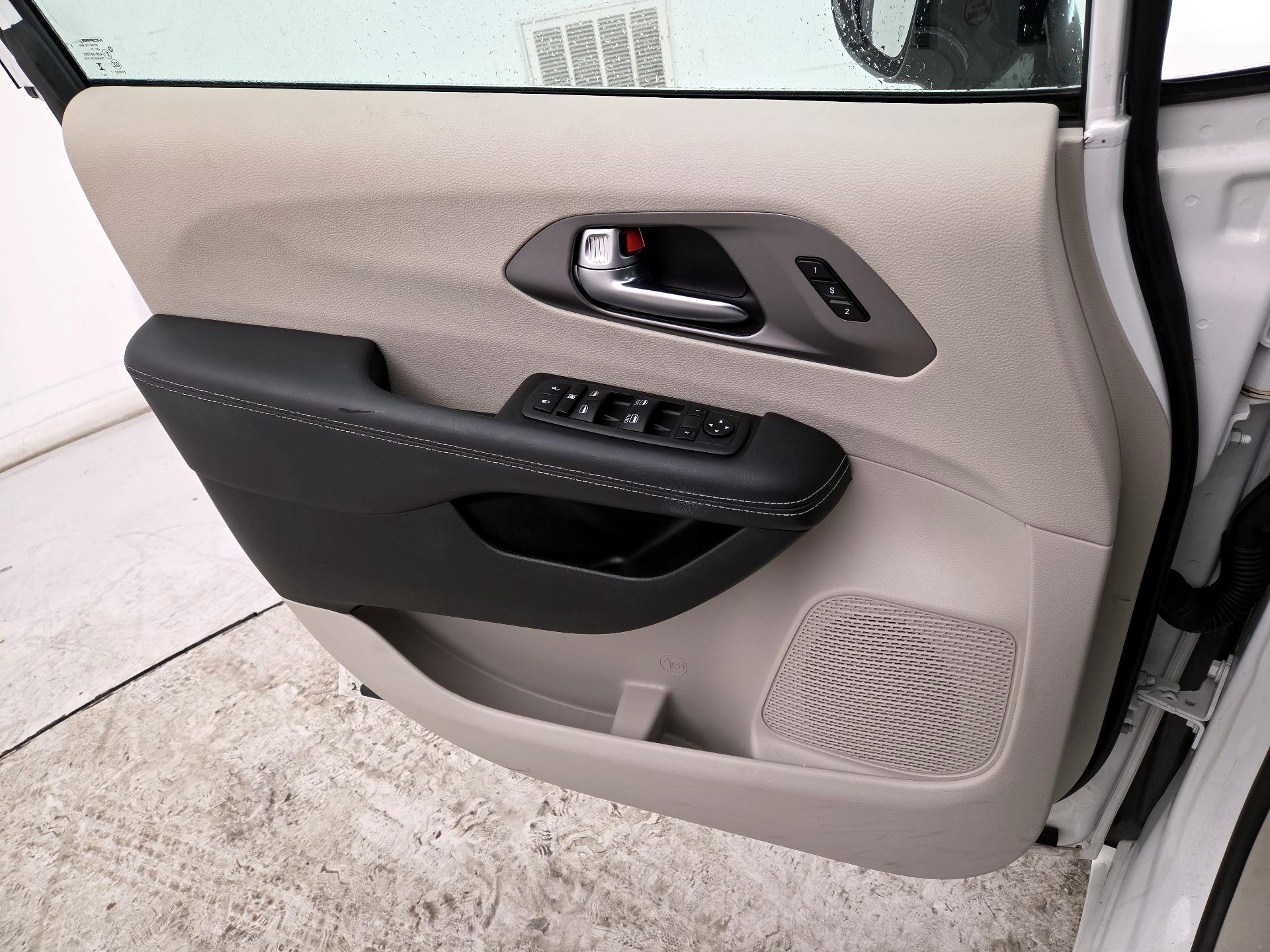 Thumbnail: 2024 Chrysler Pacifica - 12