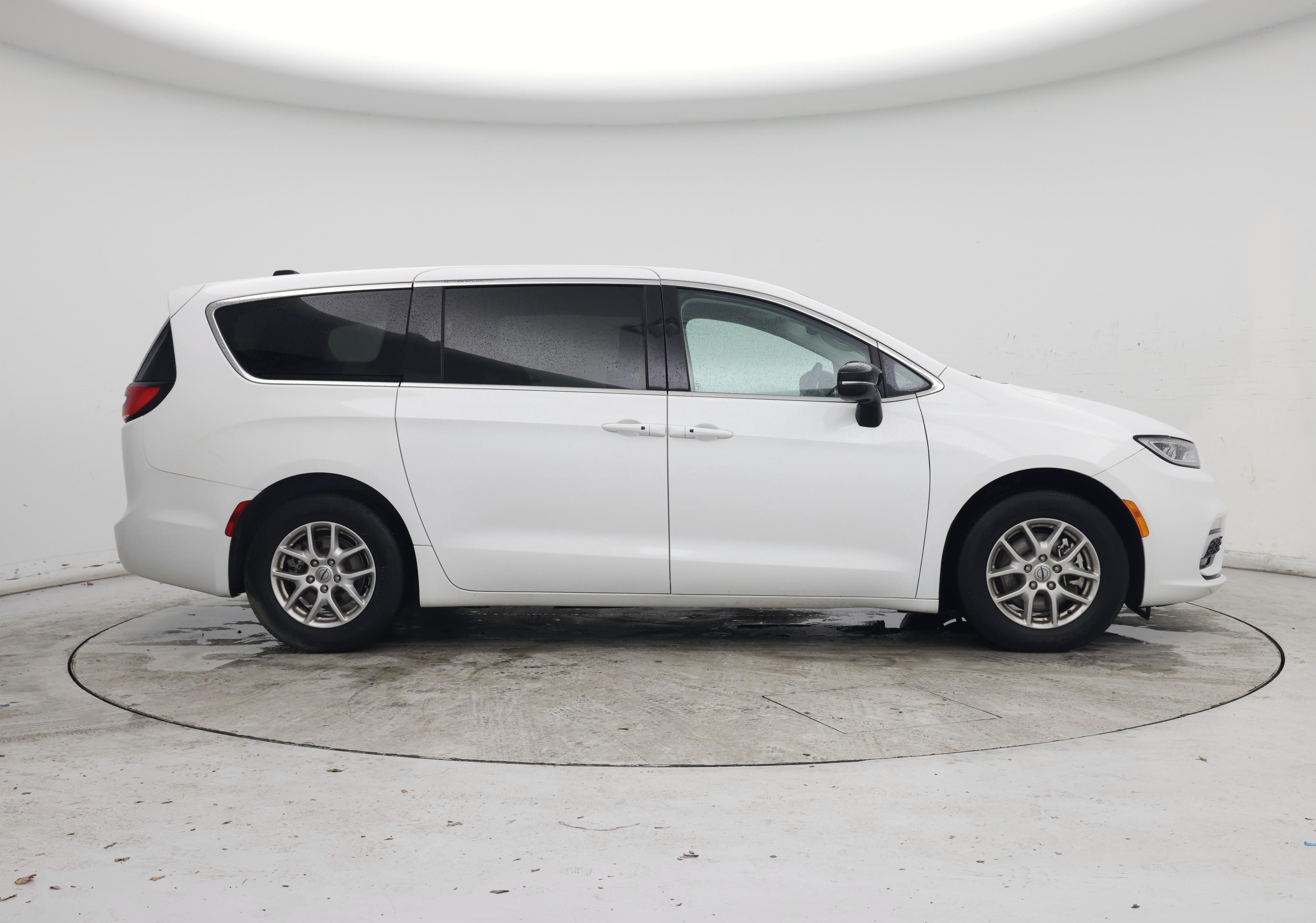 Thumbnail: 2024 Chrysler Pacifica - 7