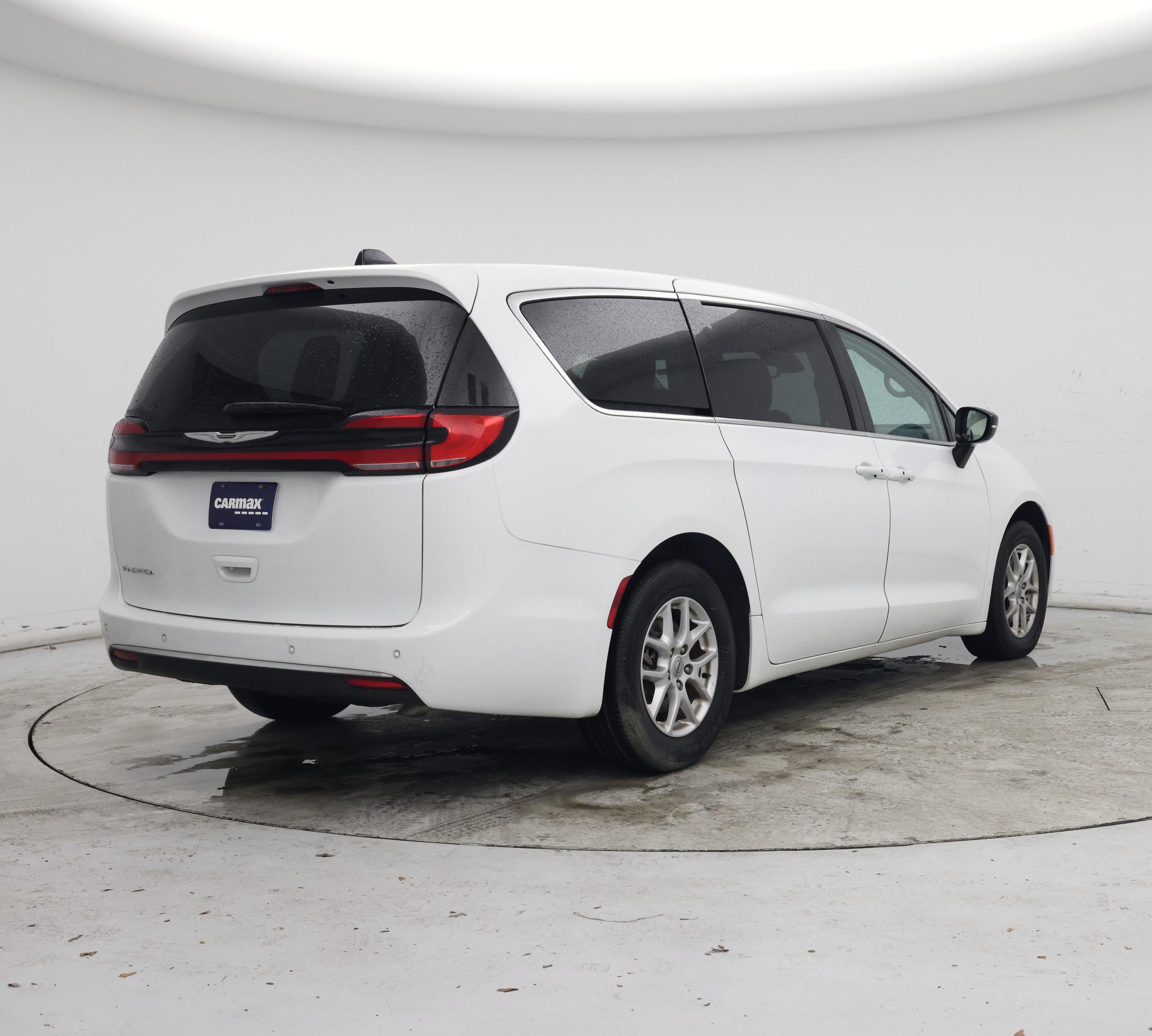 Thumbnail: 2024 Chrysler Pacifica - 8