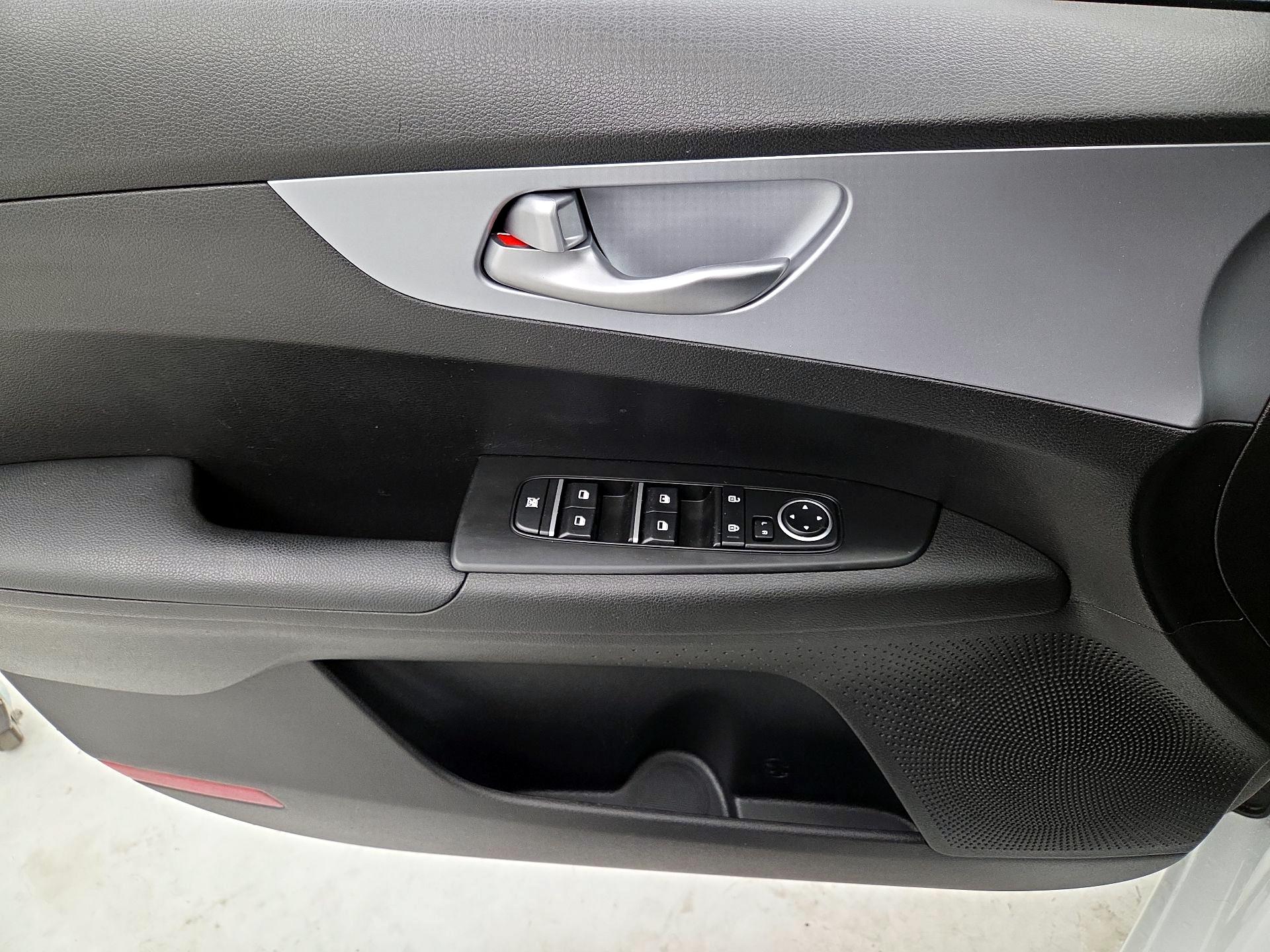 Thumbnail: 2023 Kia Forte - 12