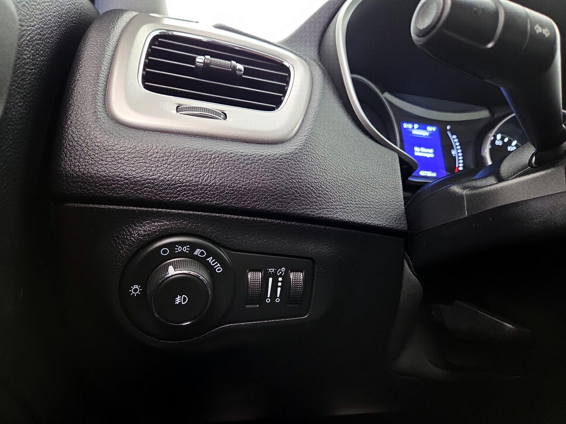 Thumbnail: 2021 Jeep Compass - 13