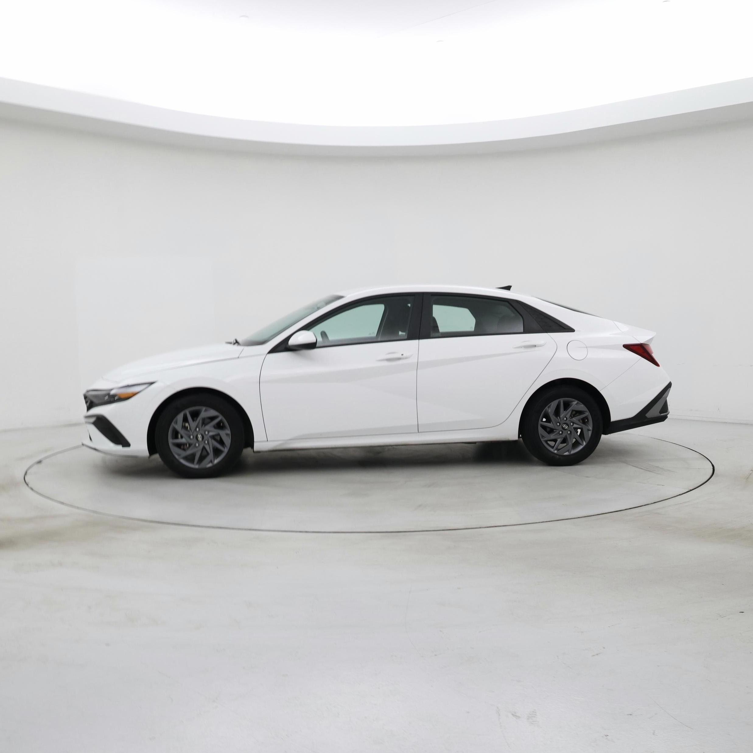 Thumbnail: 2024 Hyundai Elantra - 3