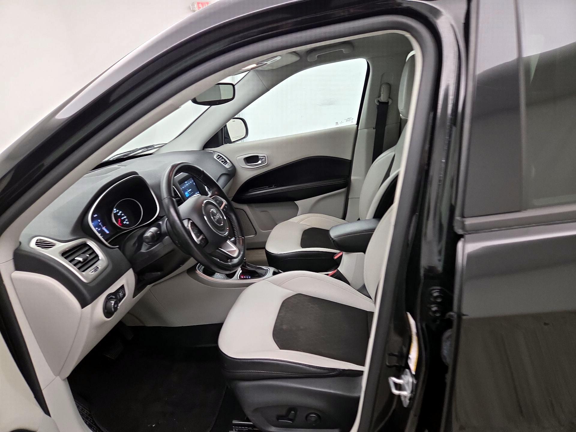 Thumbnail: 2021 Jeep Compass - 11