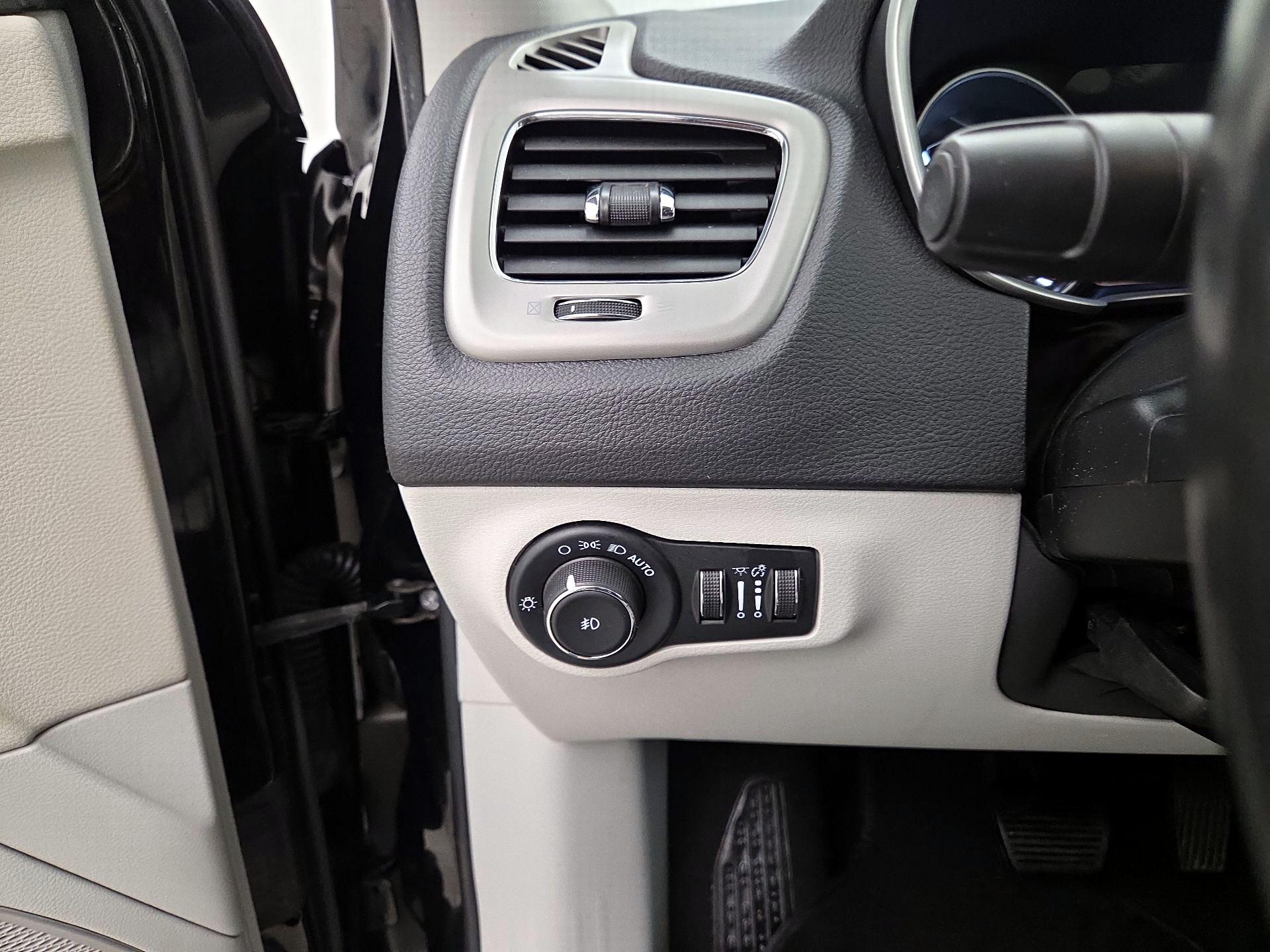 Thumbnail: 2021 Jeep Compass - 13