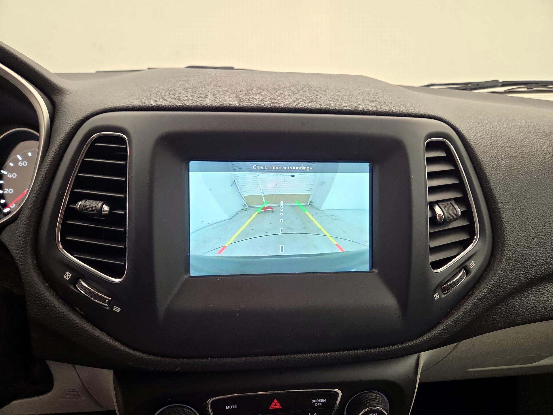 Thumbnail: 2021 Jeep Compass - 14