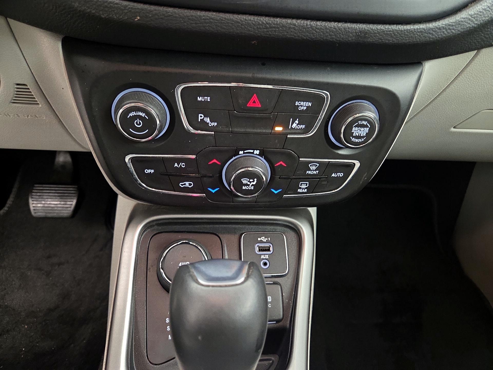 Thumbnail: 2021 Jeep Compass - 16