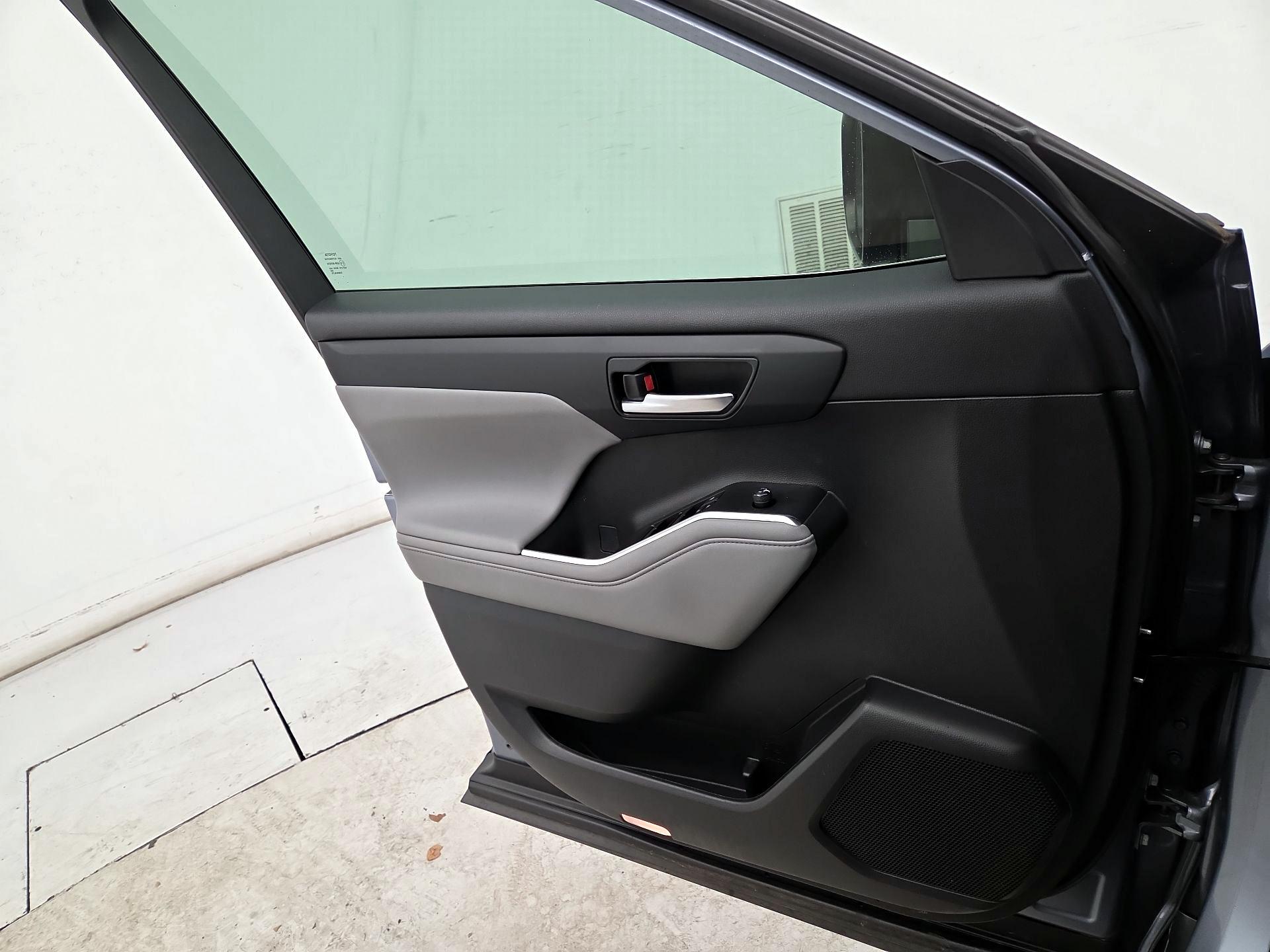 Thumbnail: 2021 Toyota Highlander - 12