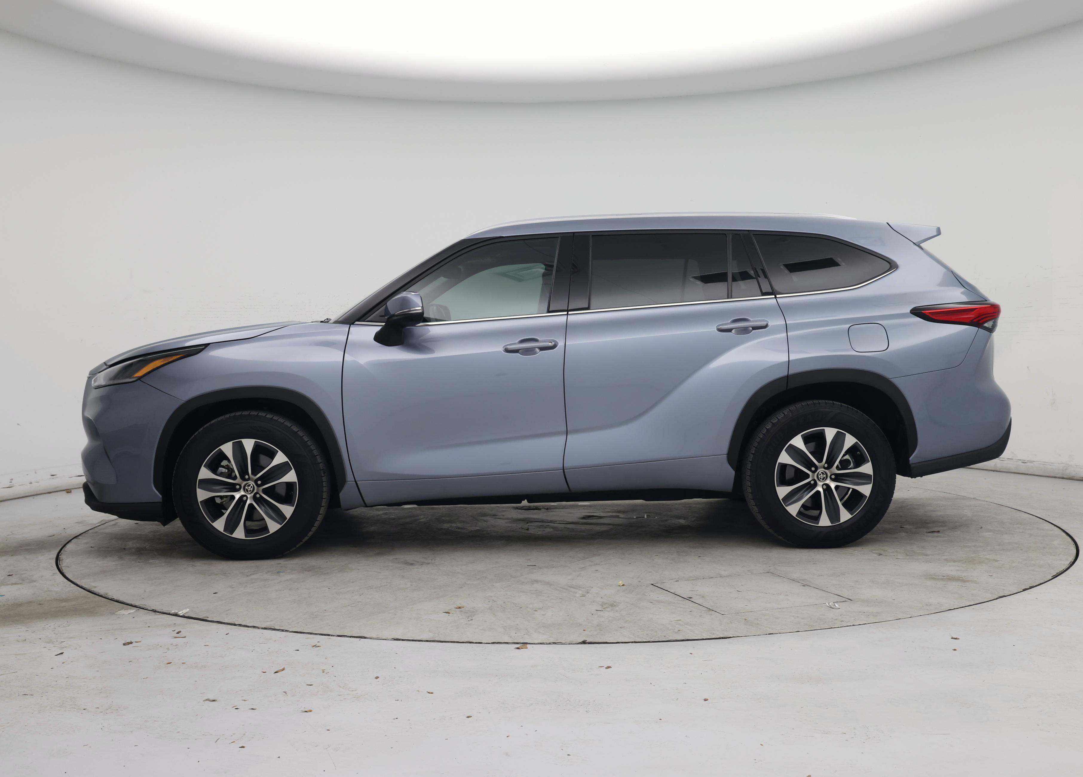 Thumbnail: 2021 Toyota Highlander - 3