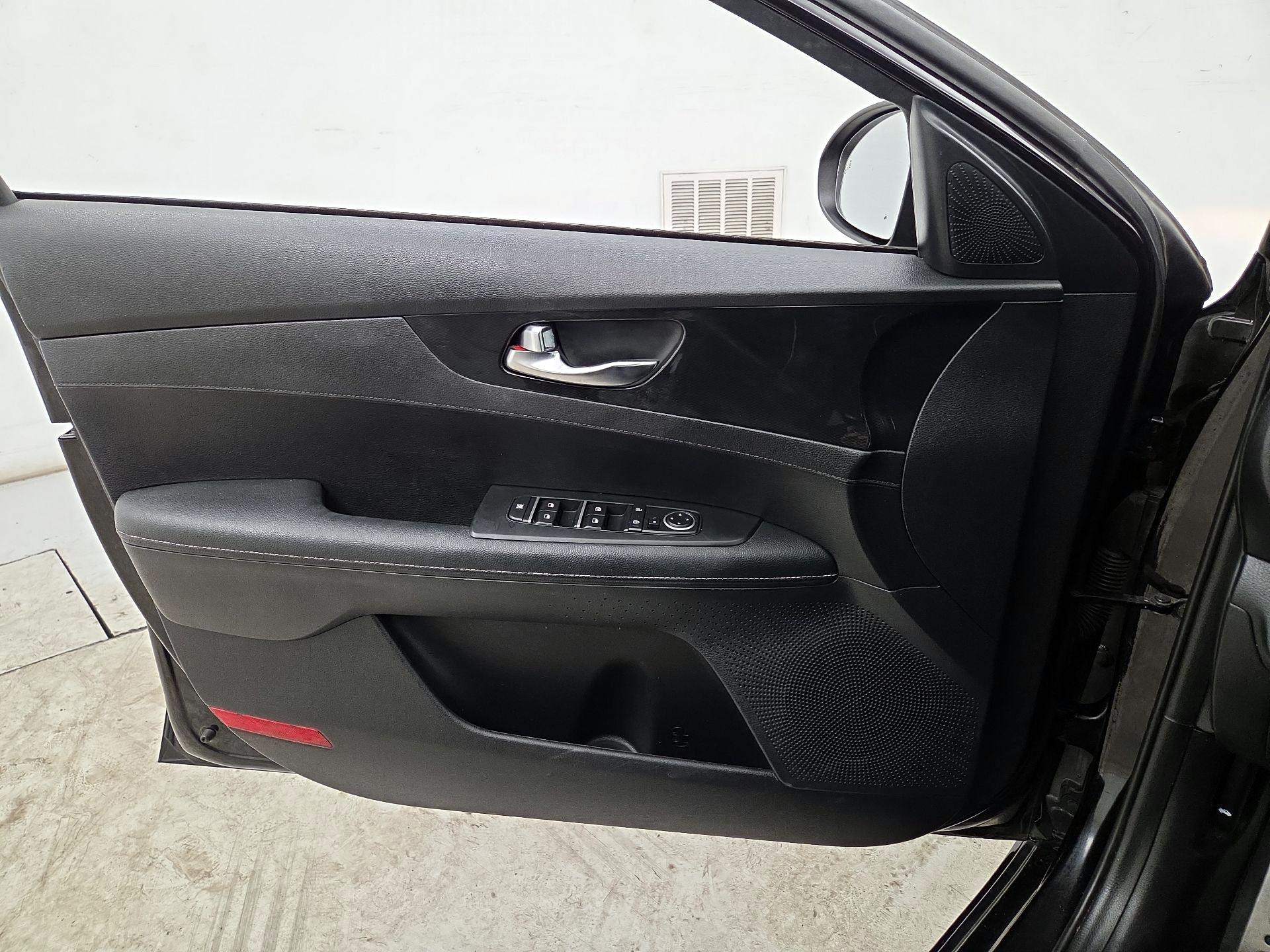 Thumbnail: 2021 Kia Forte - 12