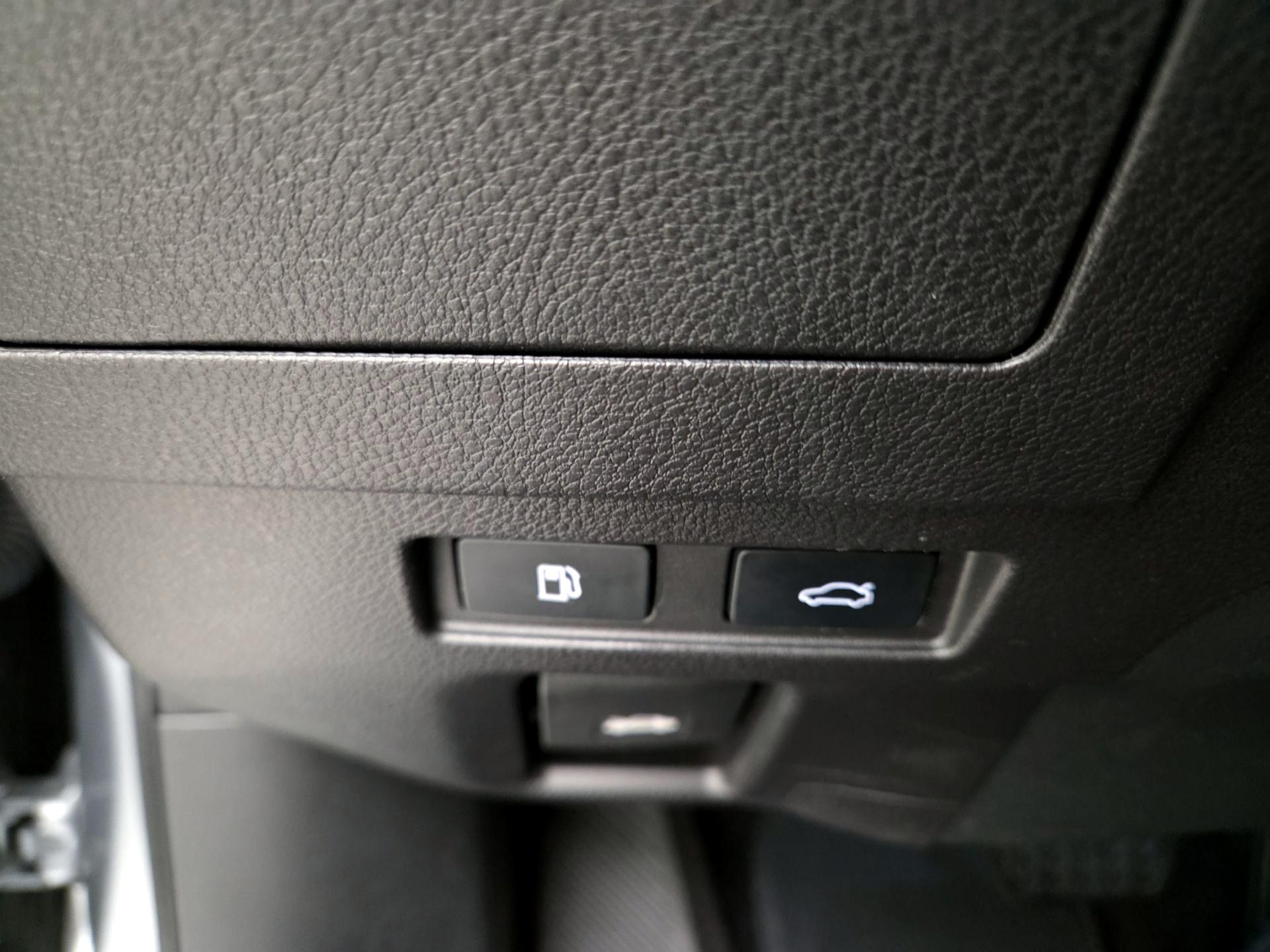 Thumbnail: 2022 Lexus ES - 13