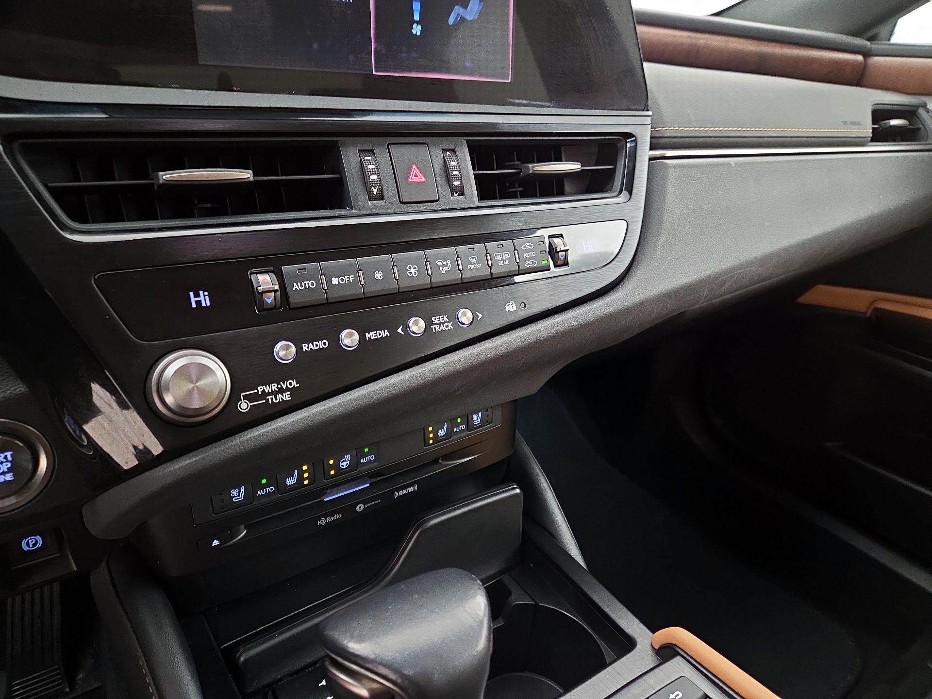 Thumbnail: 2022 Lexus ES - 16