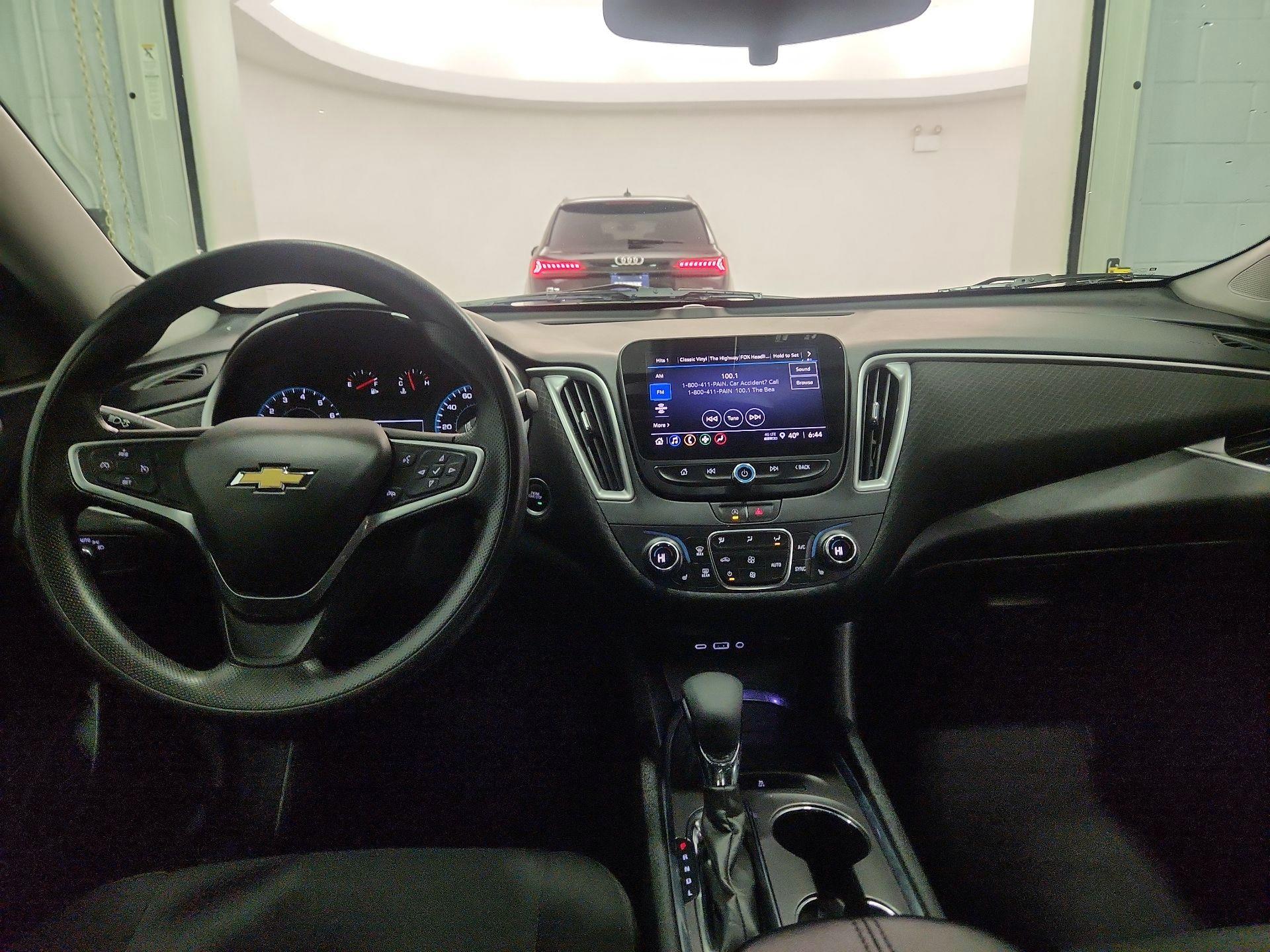 Thumbnail: 2022 Chevrolet Malibu - 9