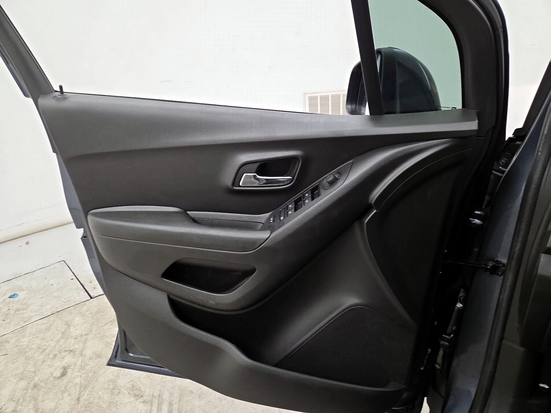 Thumbnail: 2022 Chevrolet Trax - 12