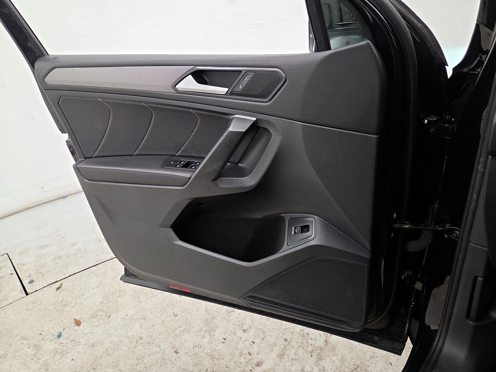 Thumbnail: 2024 Volkswagen Tiguan - 12