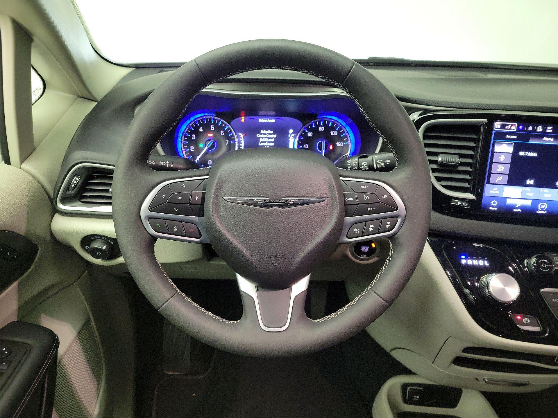 Thumbnail: 2024 Chrysler Pacifica - 10