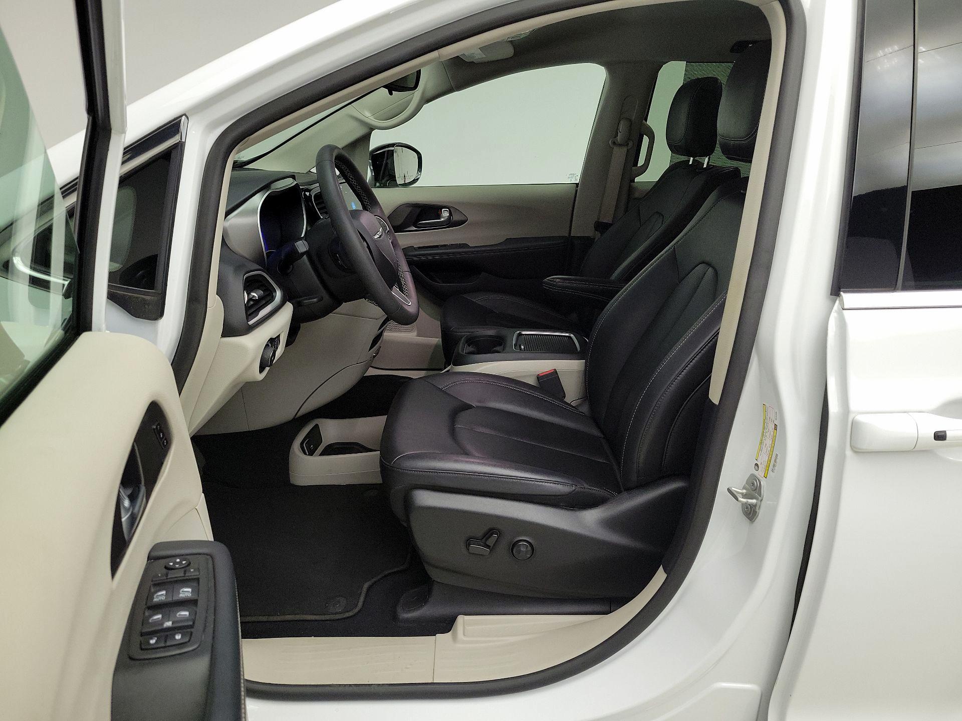 Thumbnail: 2024 Chrysler Pacifica - 11