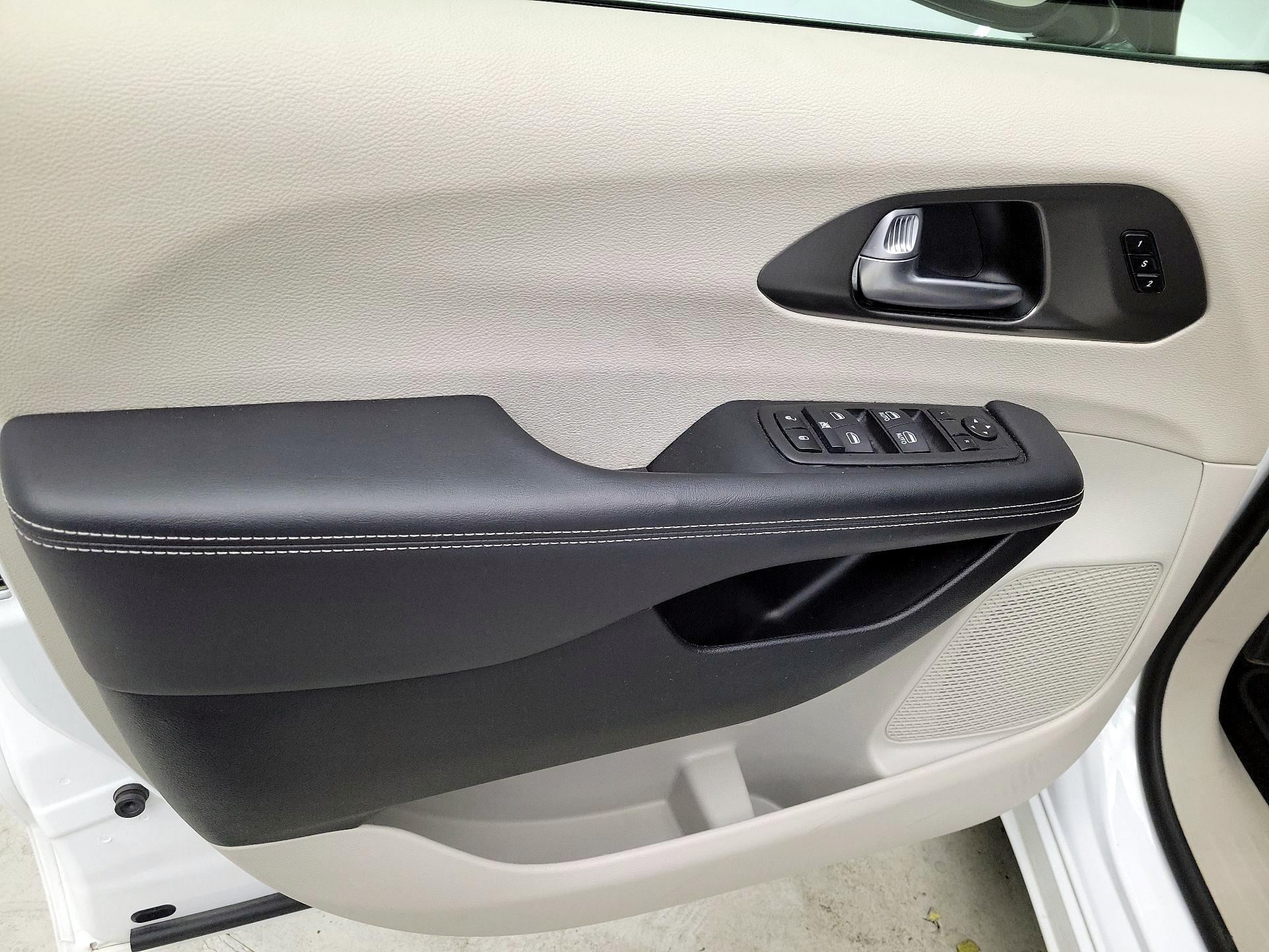 Thumbnail: 2024 Chrysler Pacifica - 12