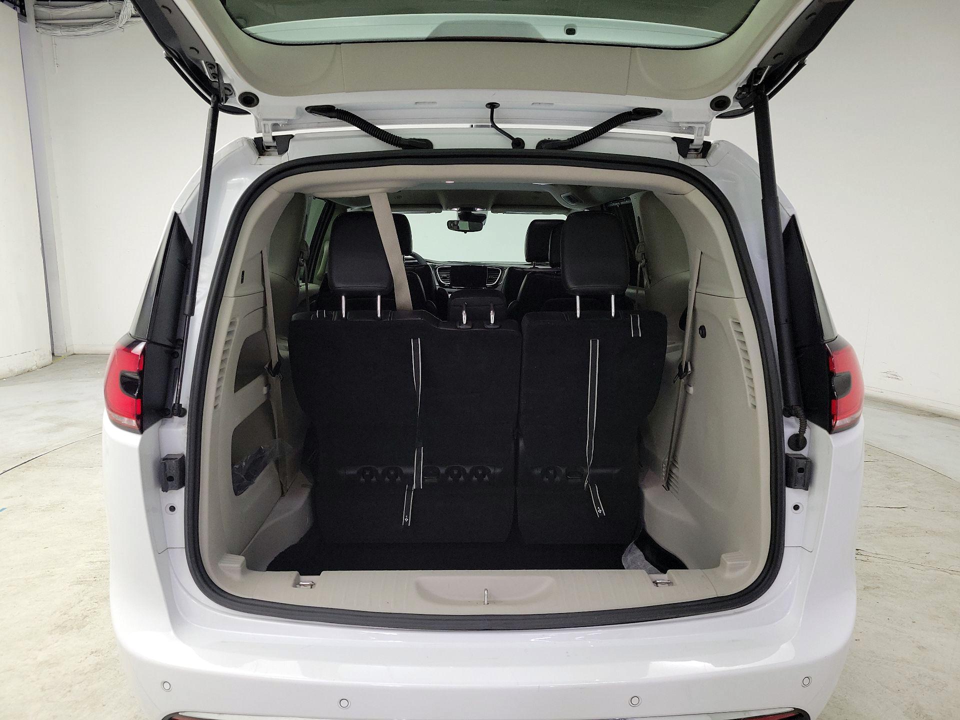 Thumbnail: 2024 Chrysler Pacifica - 20