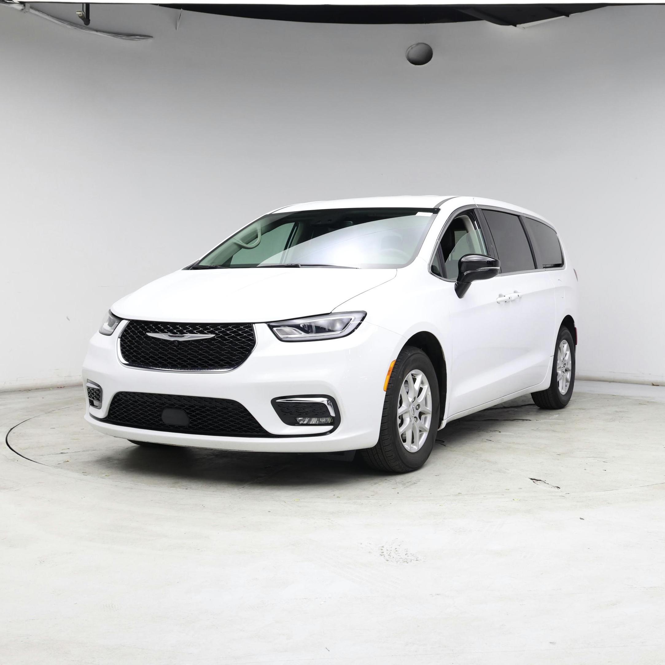 Thumbnail: 2024 Chrysler Pacifica - 4