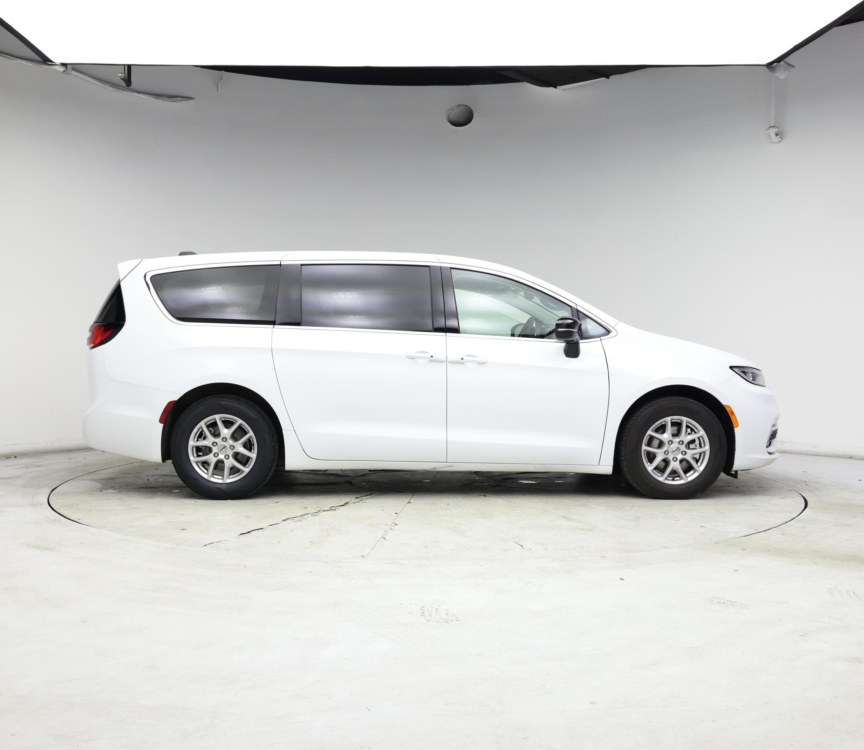 Thumbnail: 2024 Chrysler Pacifica - 7