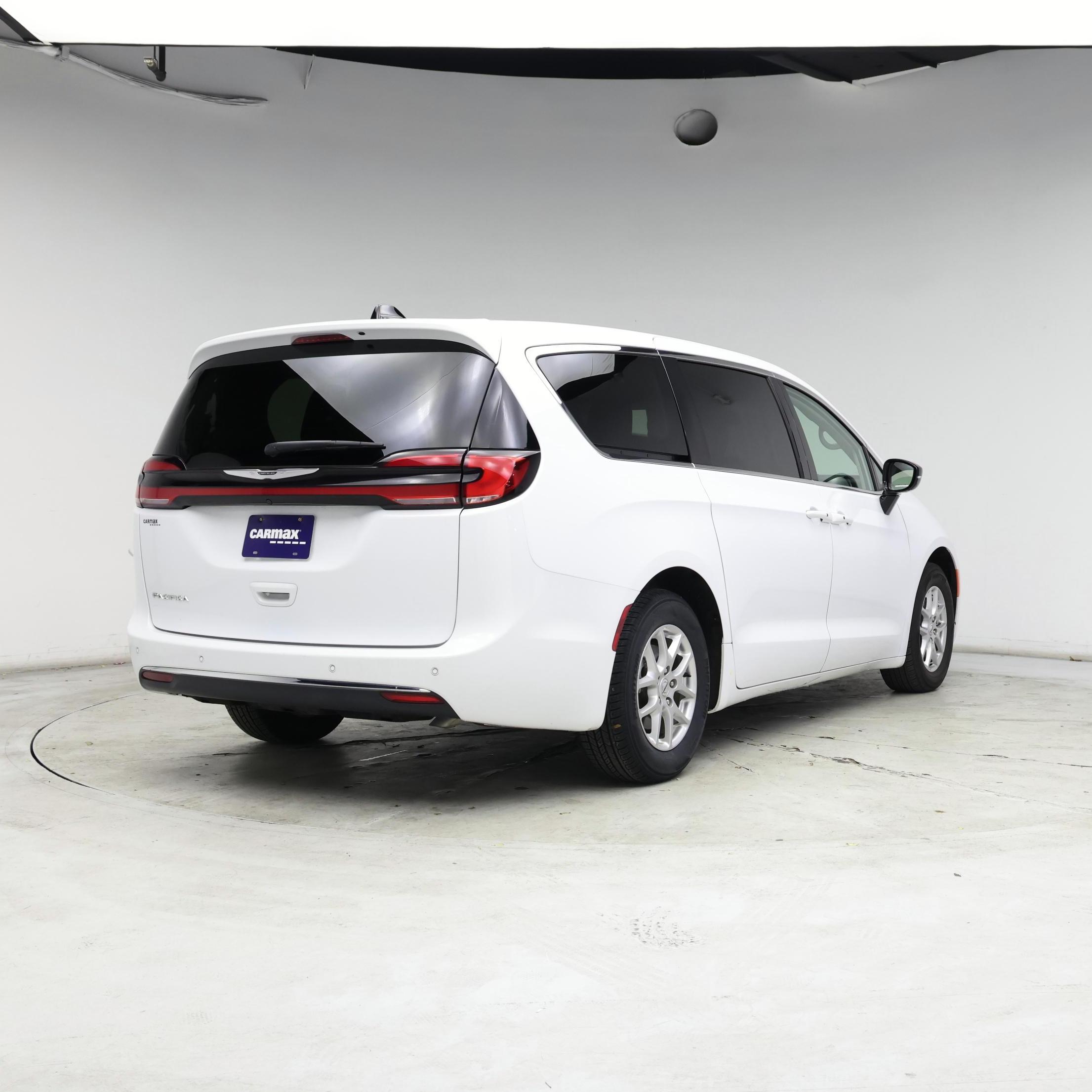 Thumbnail: 2024 Chrysler Pacifica - 8