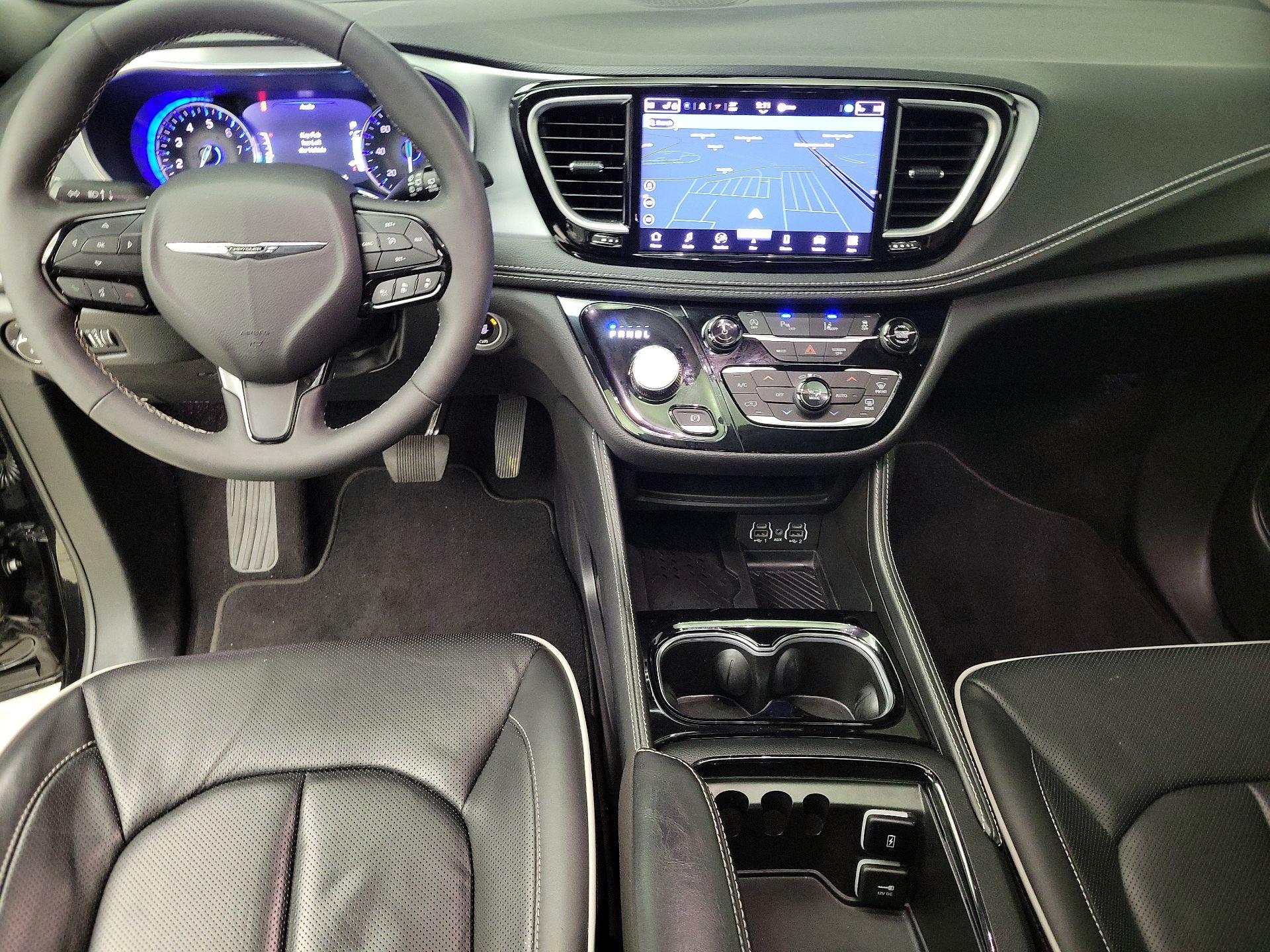 Thumbnail: 2025 Chrysler Pacifica - 9