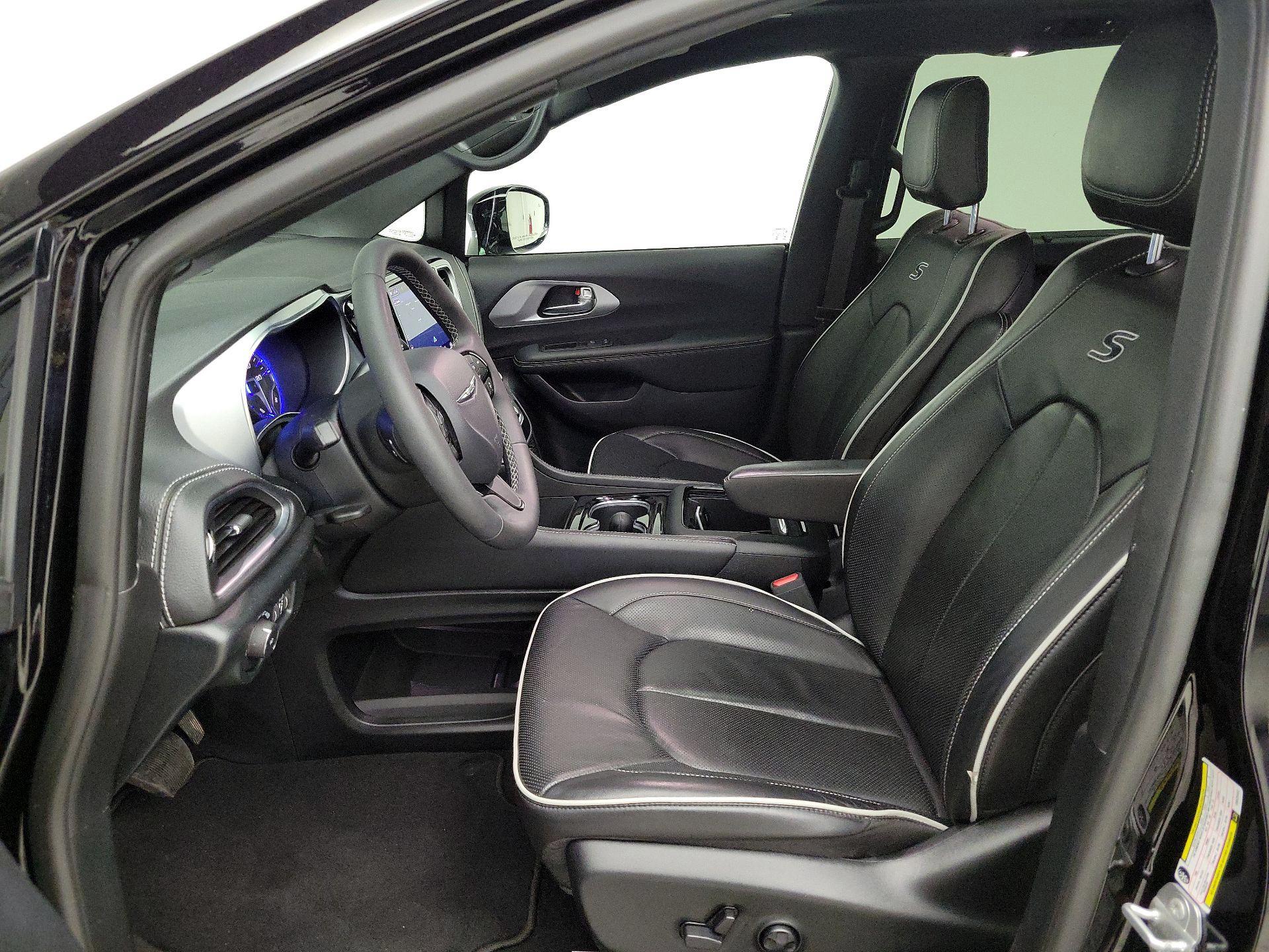 Thumbnail: 2025 Chrysler Pacifica - 11