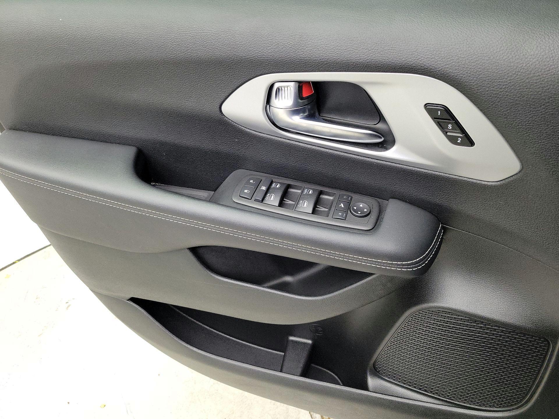 Thumbnail: 2025 Chrysler Pacifica - 12