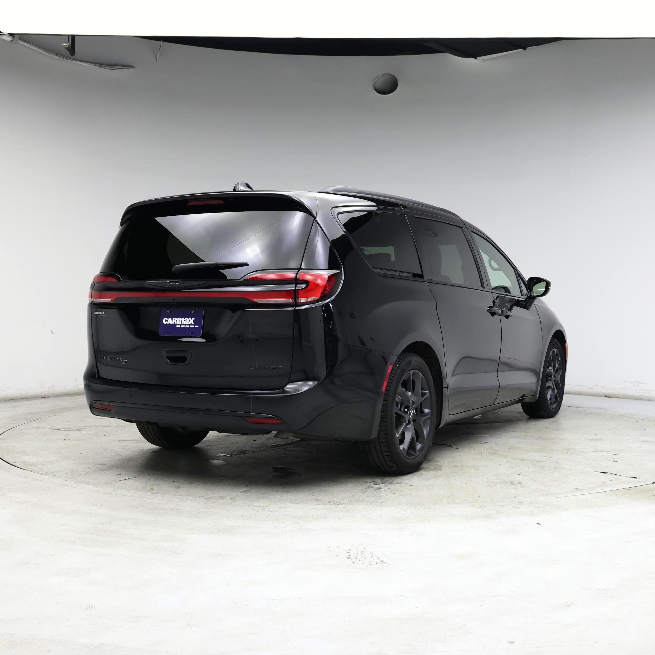 Thumbnail: 2025 Chrysler Pacifica - 8